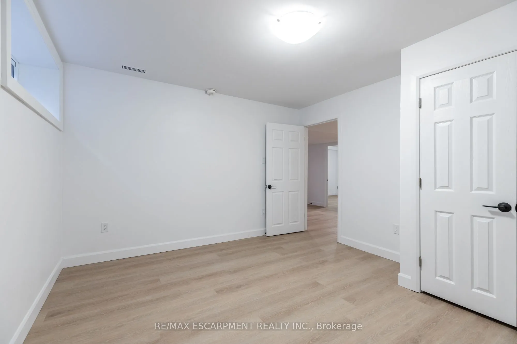 295 Dundas Street E, #LOWER
