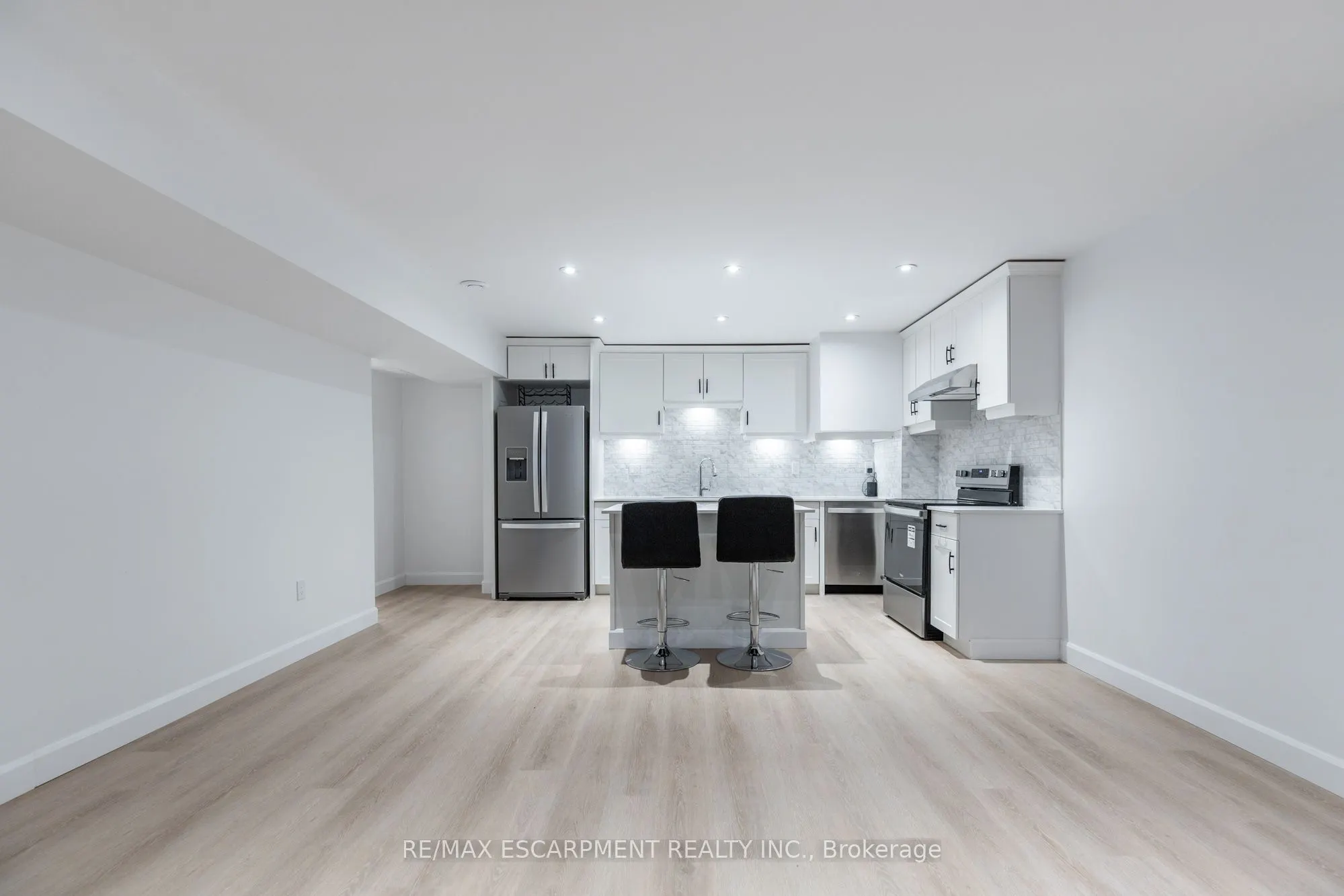 295 Dundas Street E, #LOWER