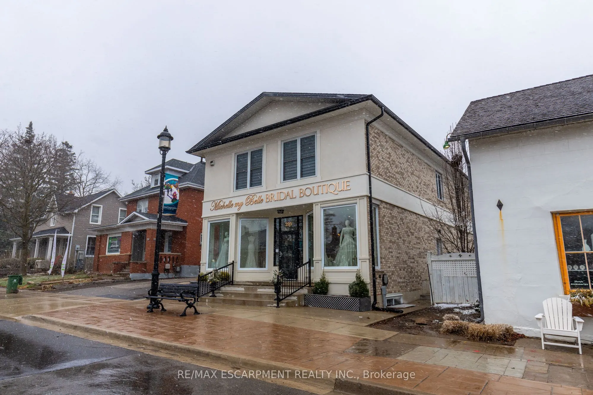 295 Dundas Street E, #LOWER