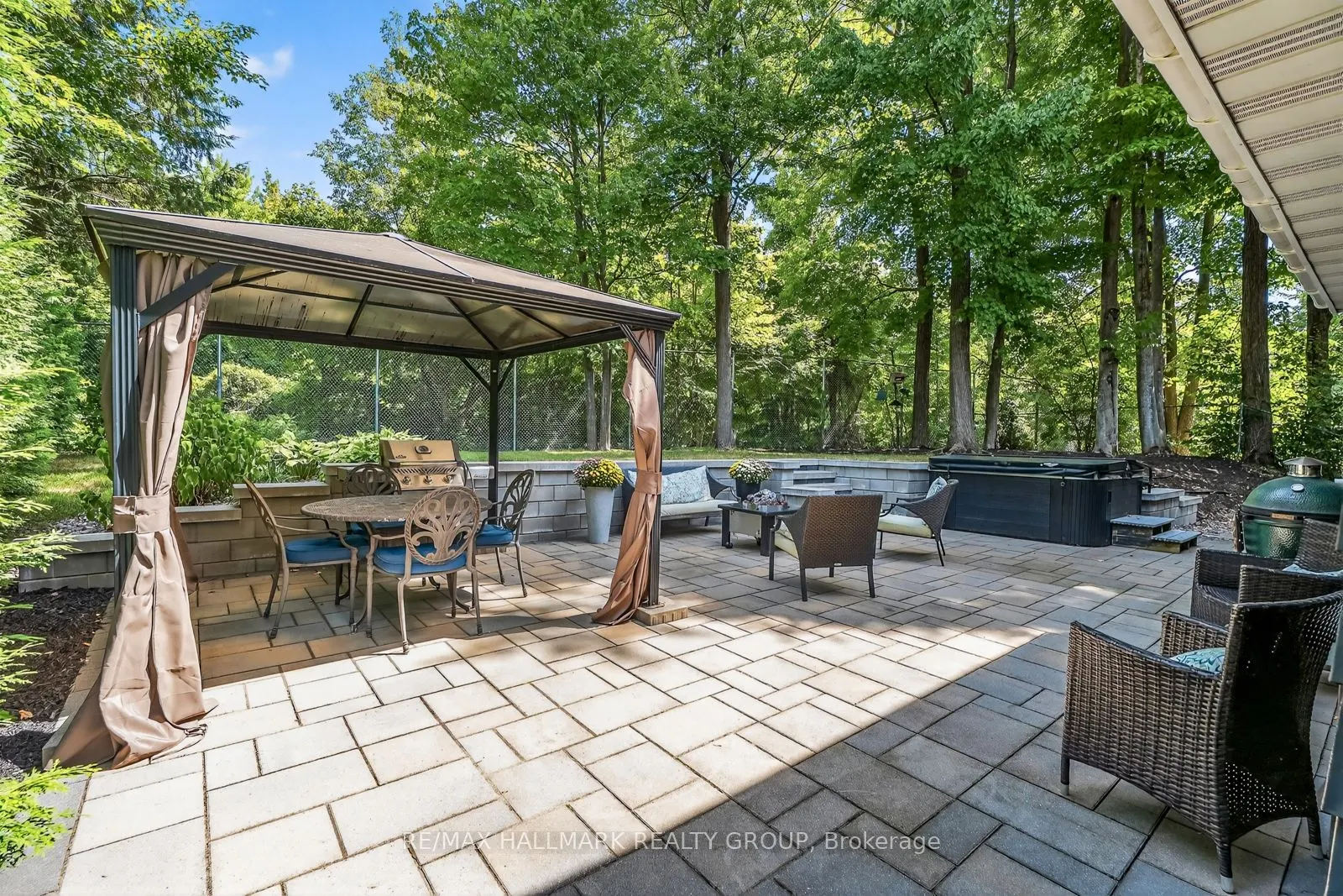 30 Oakhurst Crescent