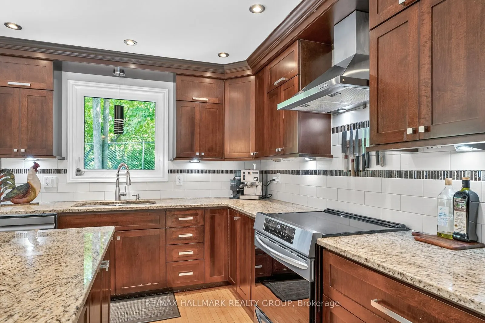 30 Oakhurst Crescent