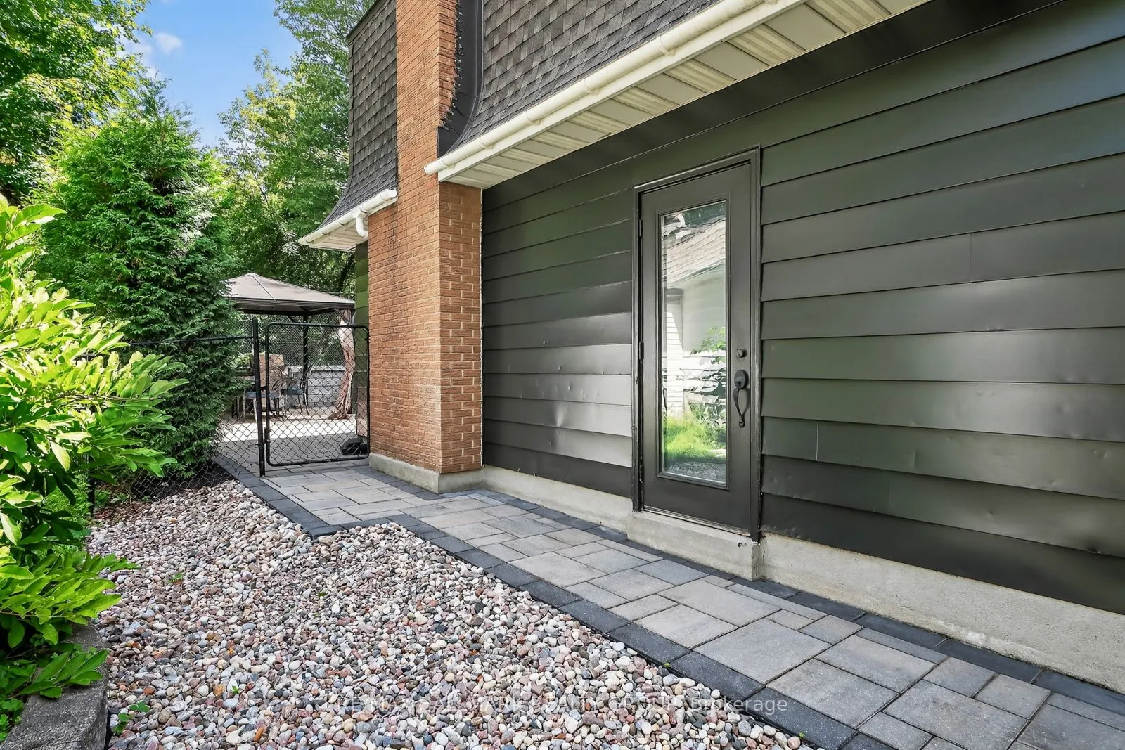 30 Oakhurst Crescent