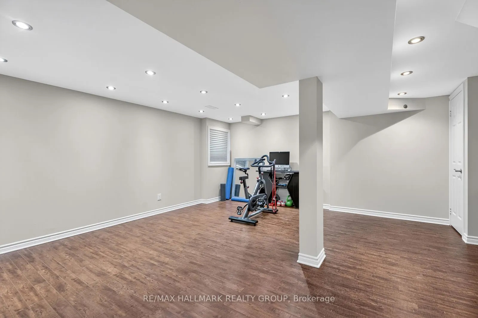 30 Oakhurst Crescent