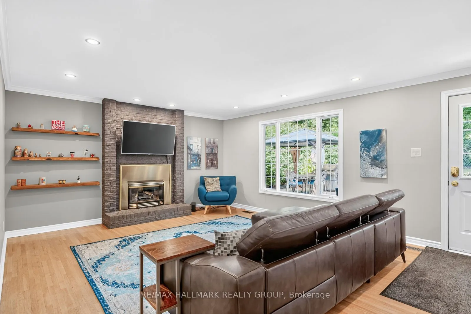 30 Oakhurst Crescent