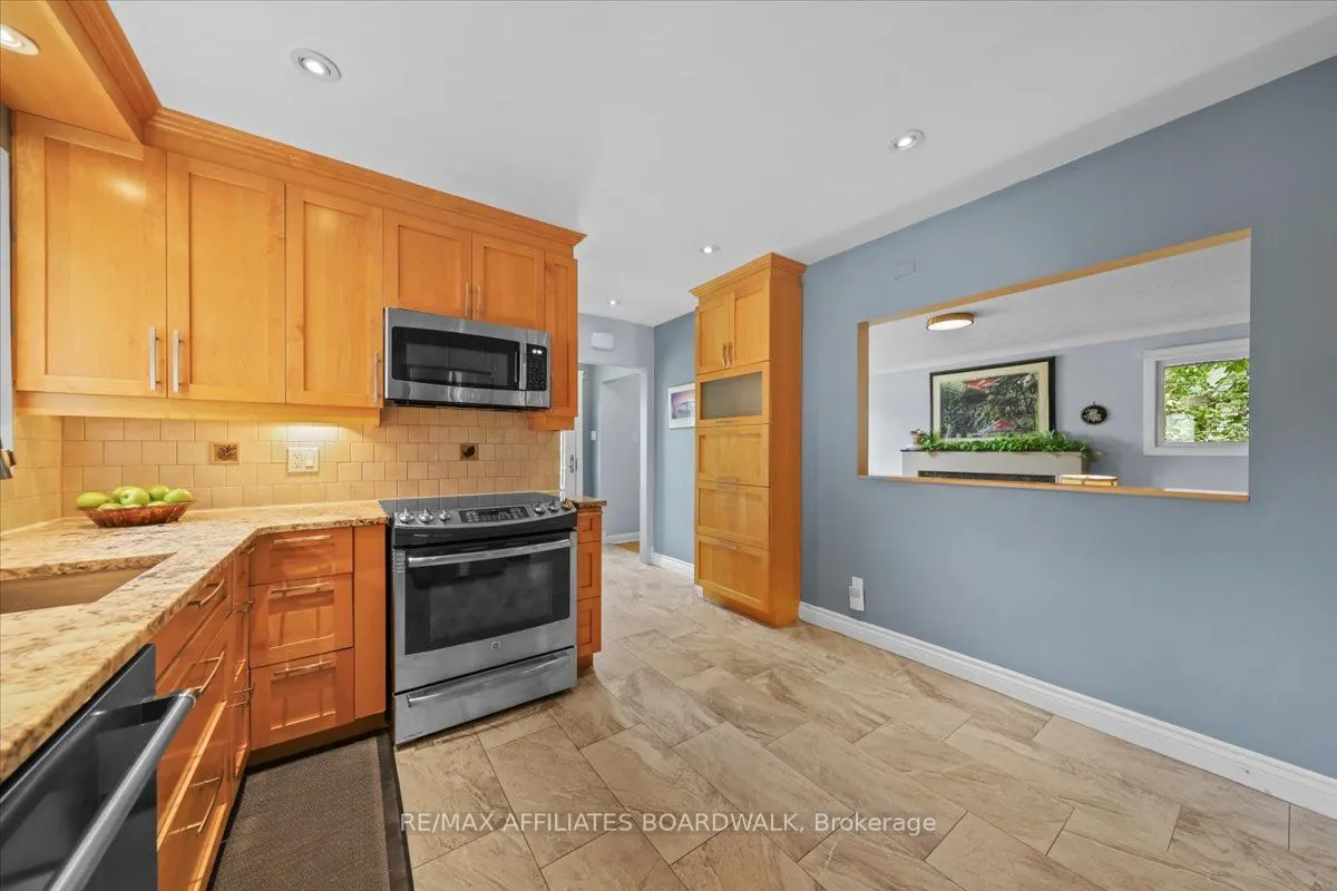1211 Woodside Drive
