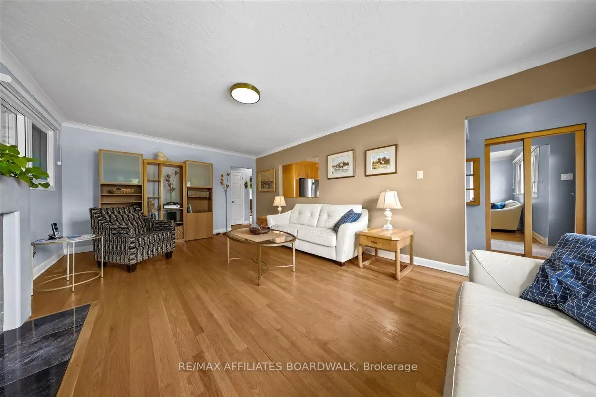 1211 Woodside Drive