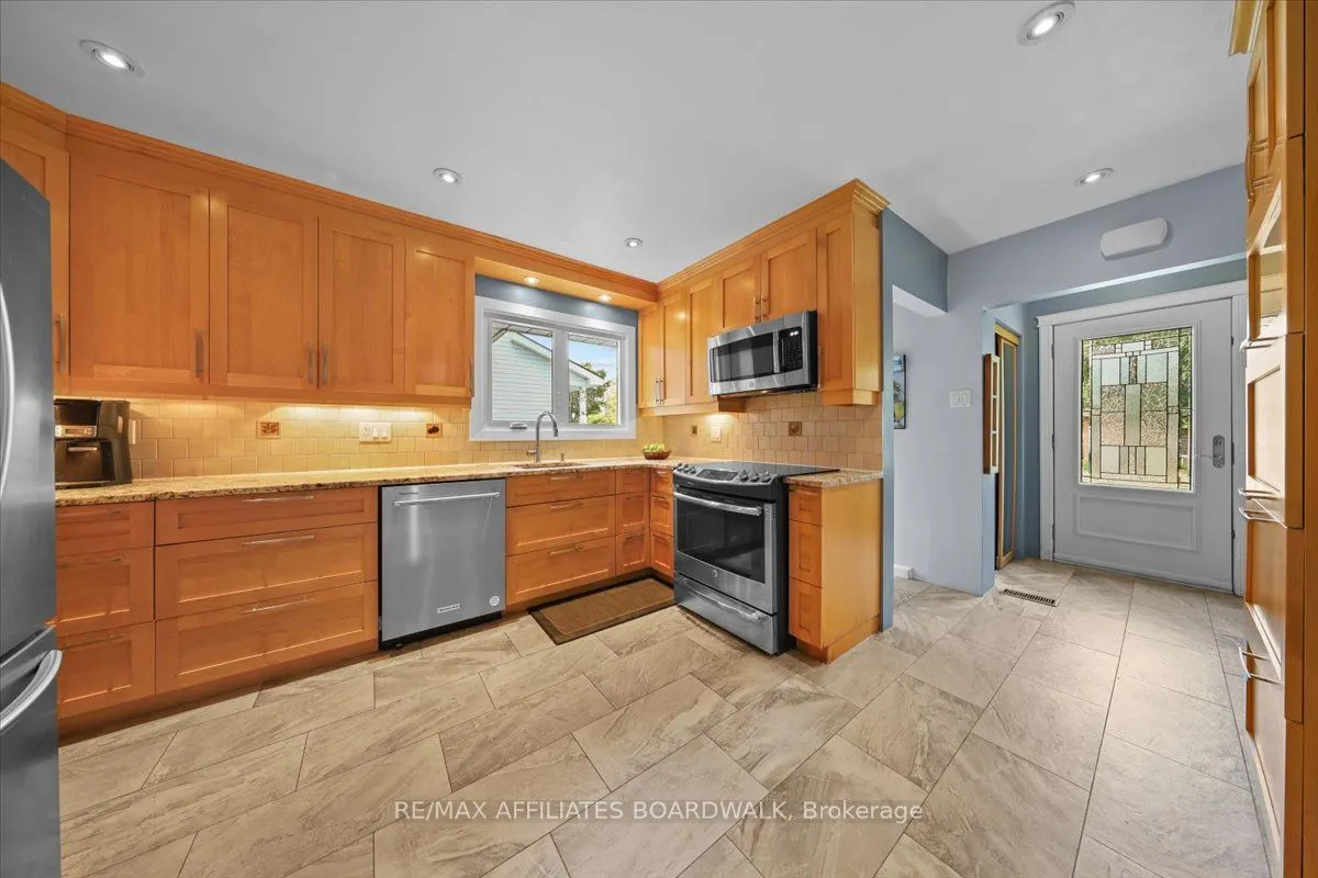 1211 Woodside Drive