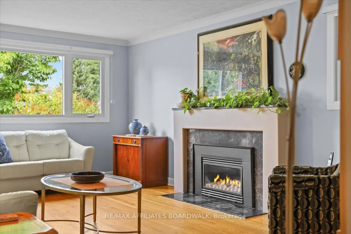 1211 Woodside Drive
