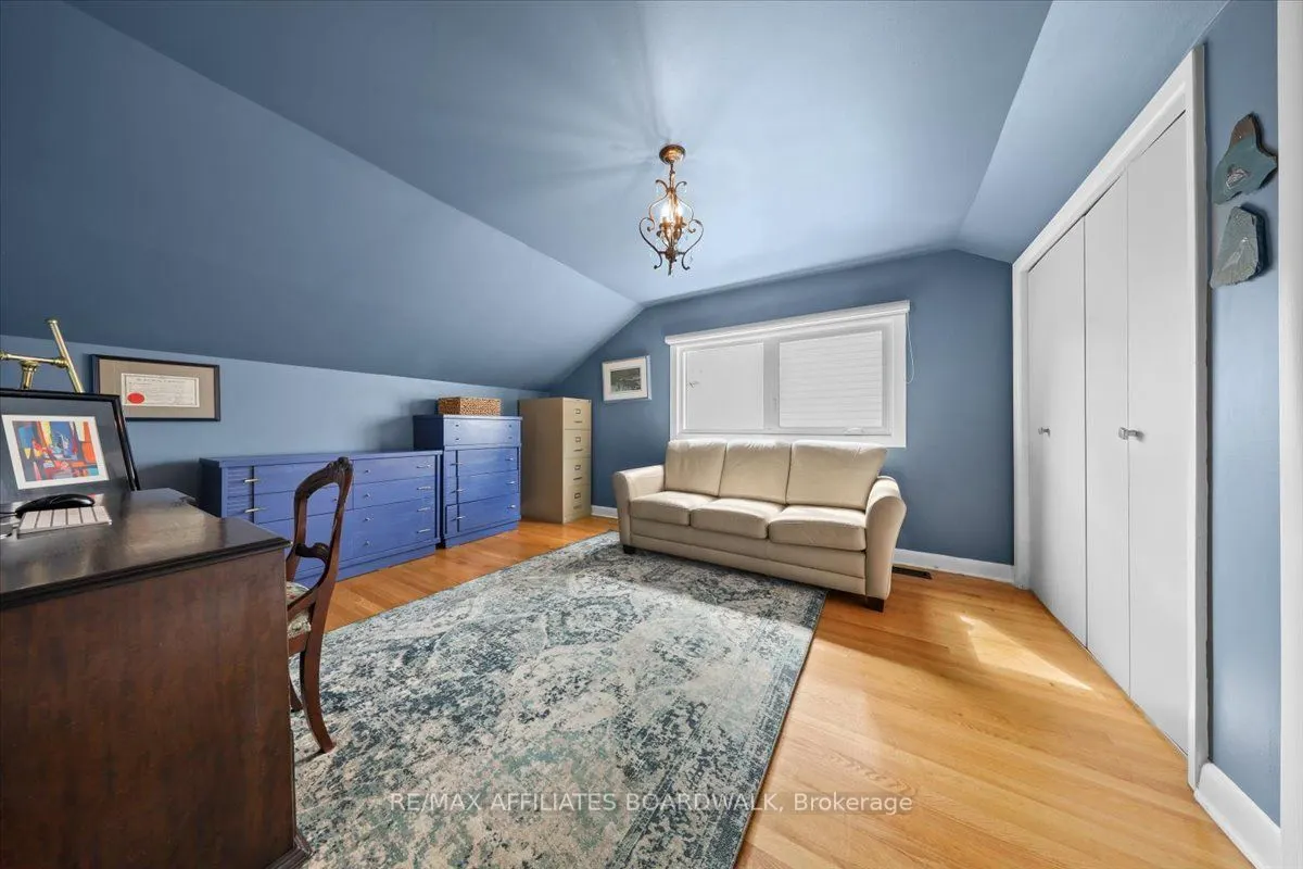 1211 Woodside Drive