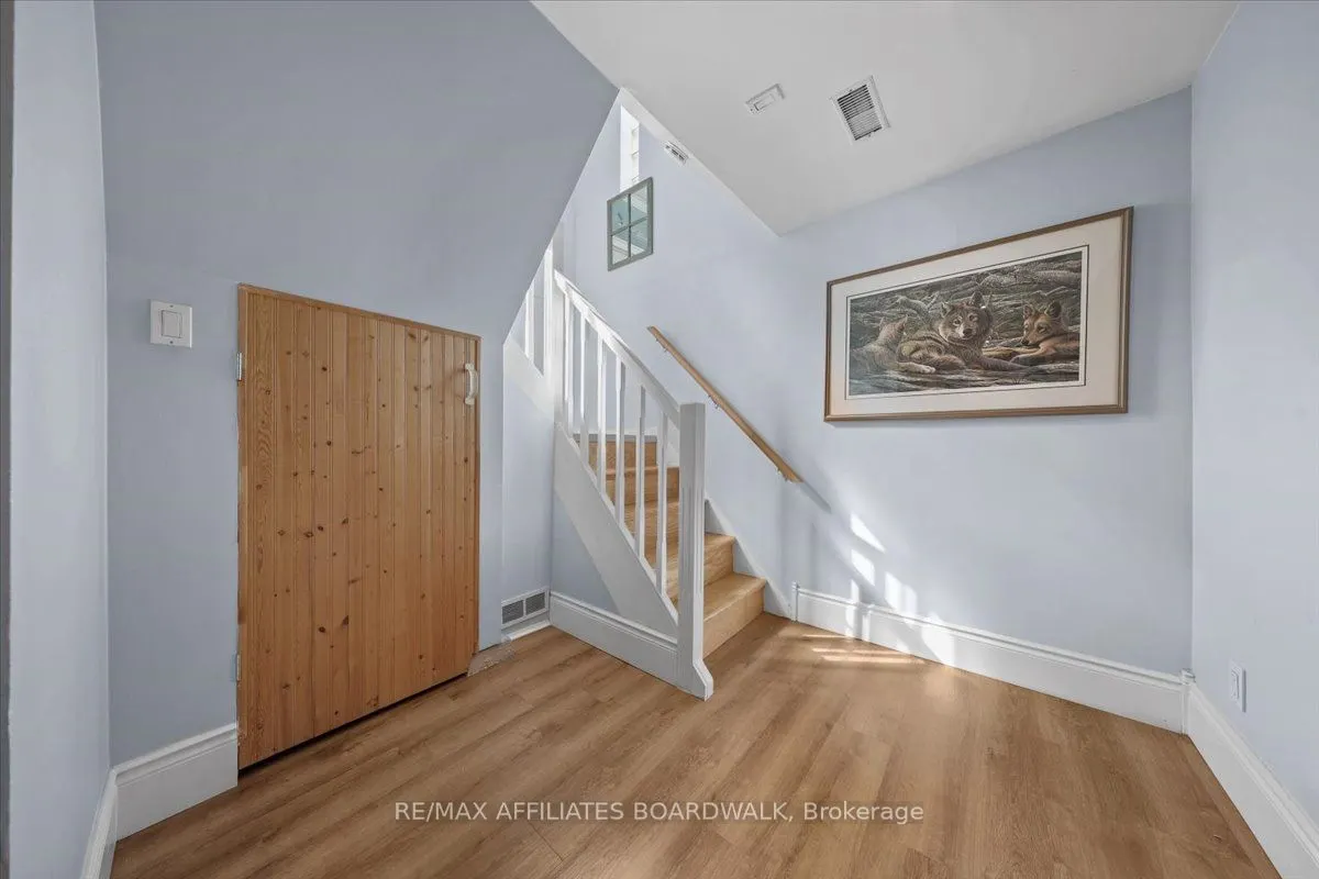 1211 Woodside Drive