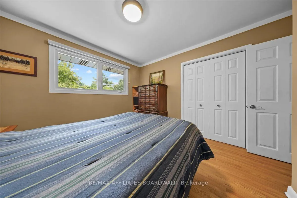 1211 Woodside Drive