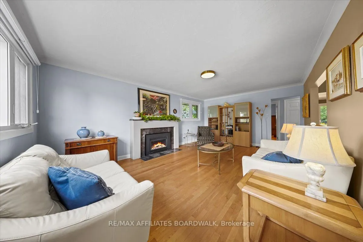 1211 Woodside Drive