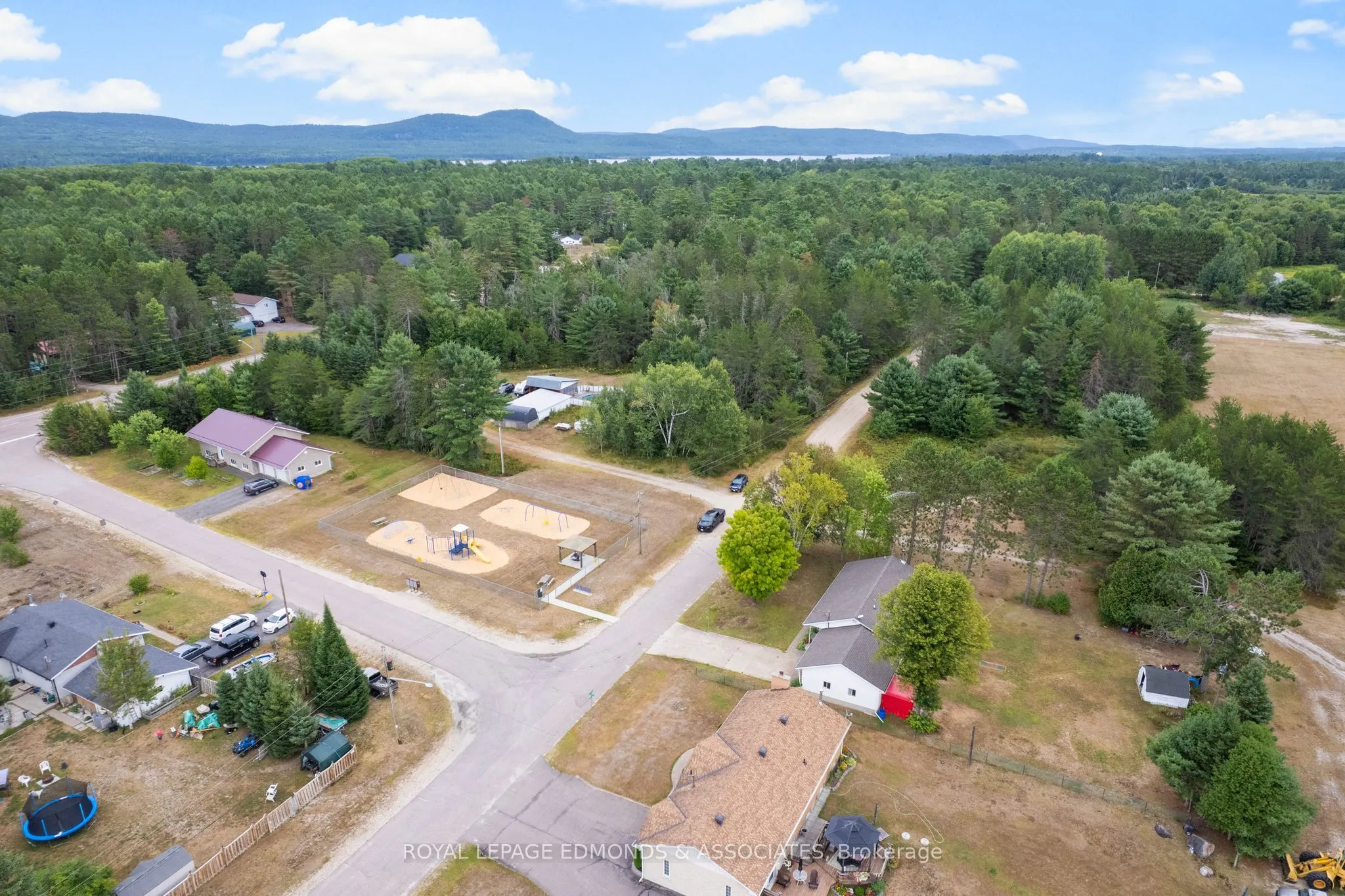 135 Uniacke Lane