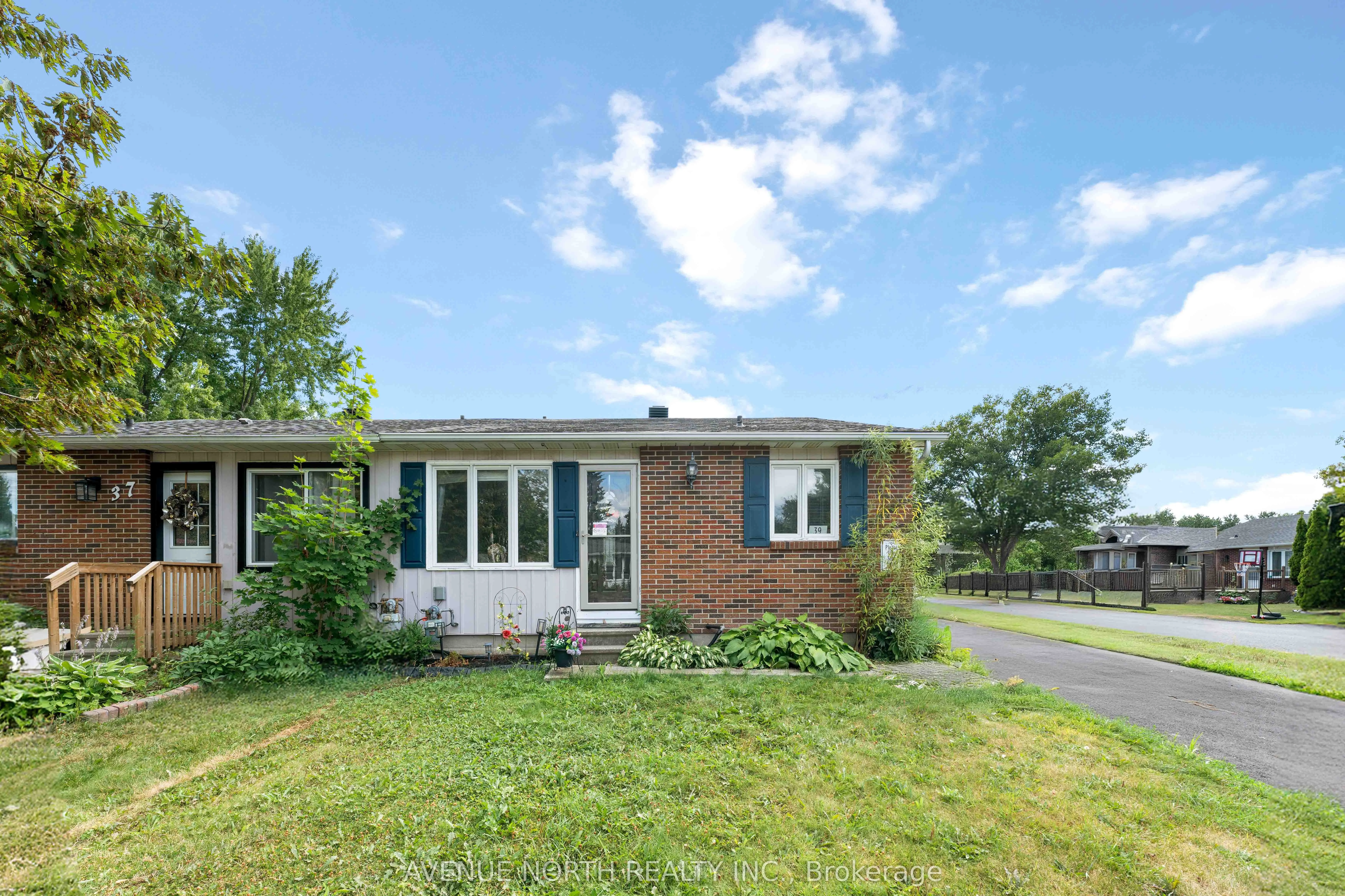 39 Ballantrae Way