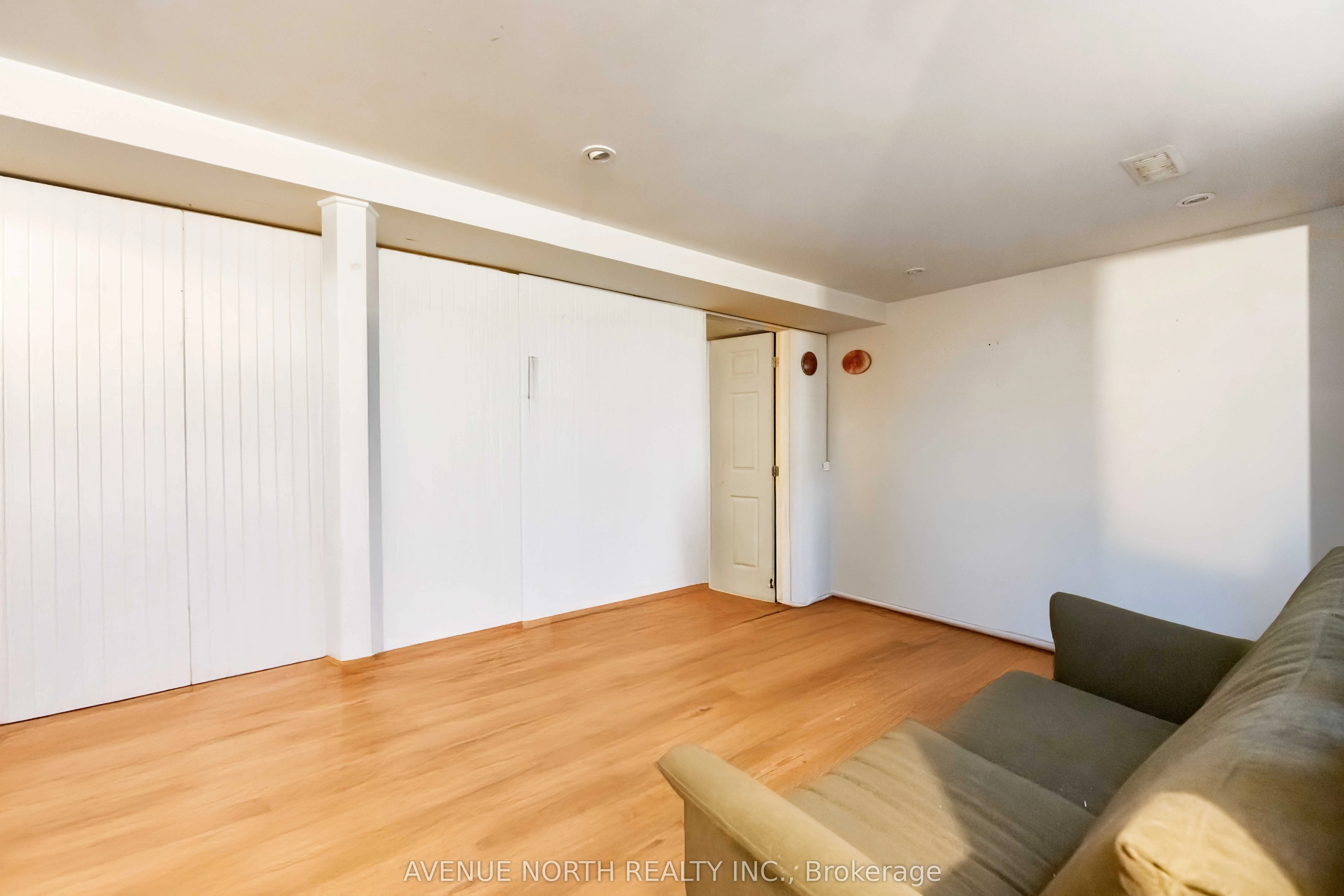39 Ballantrae Way