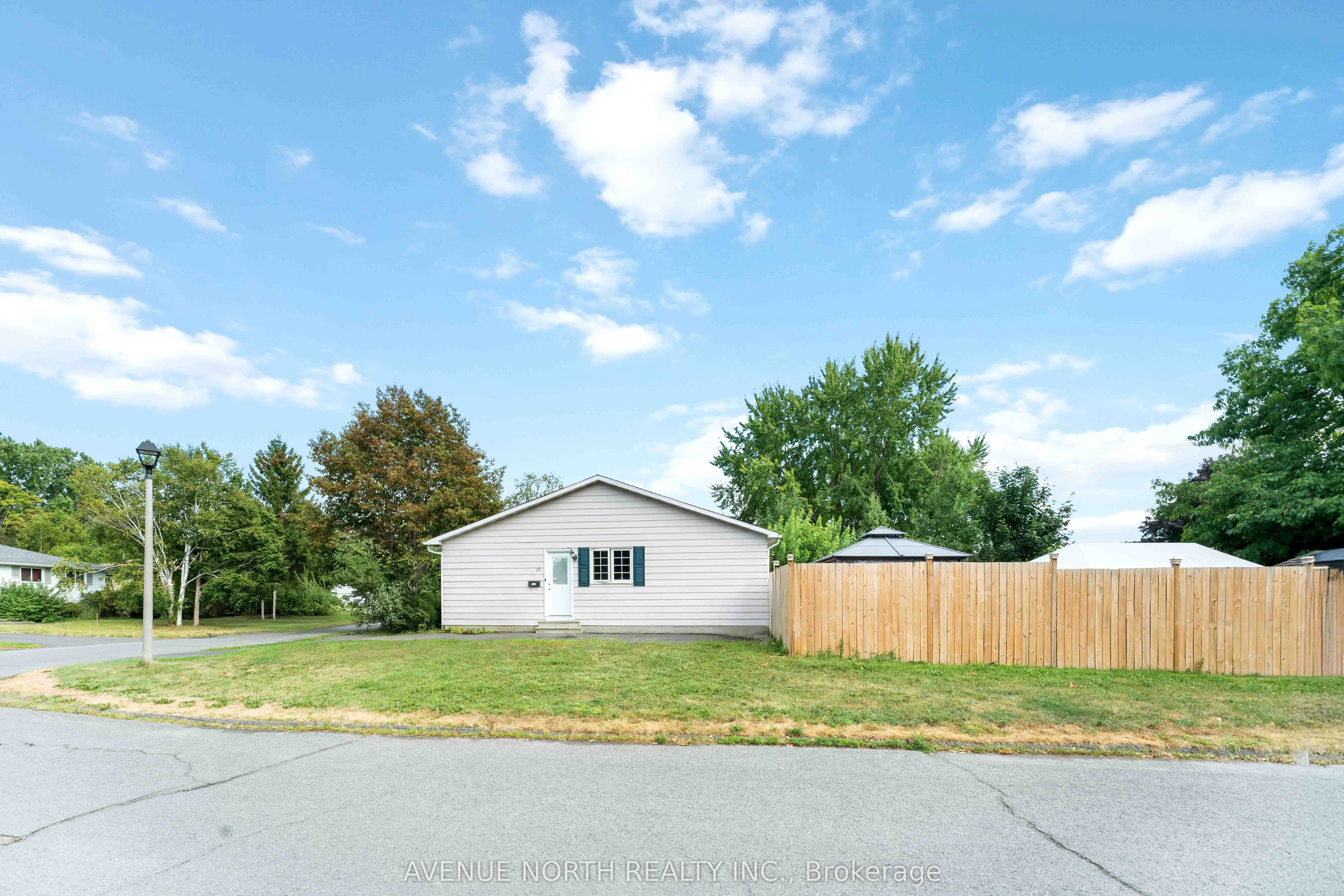 39 Ballantrae Way