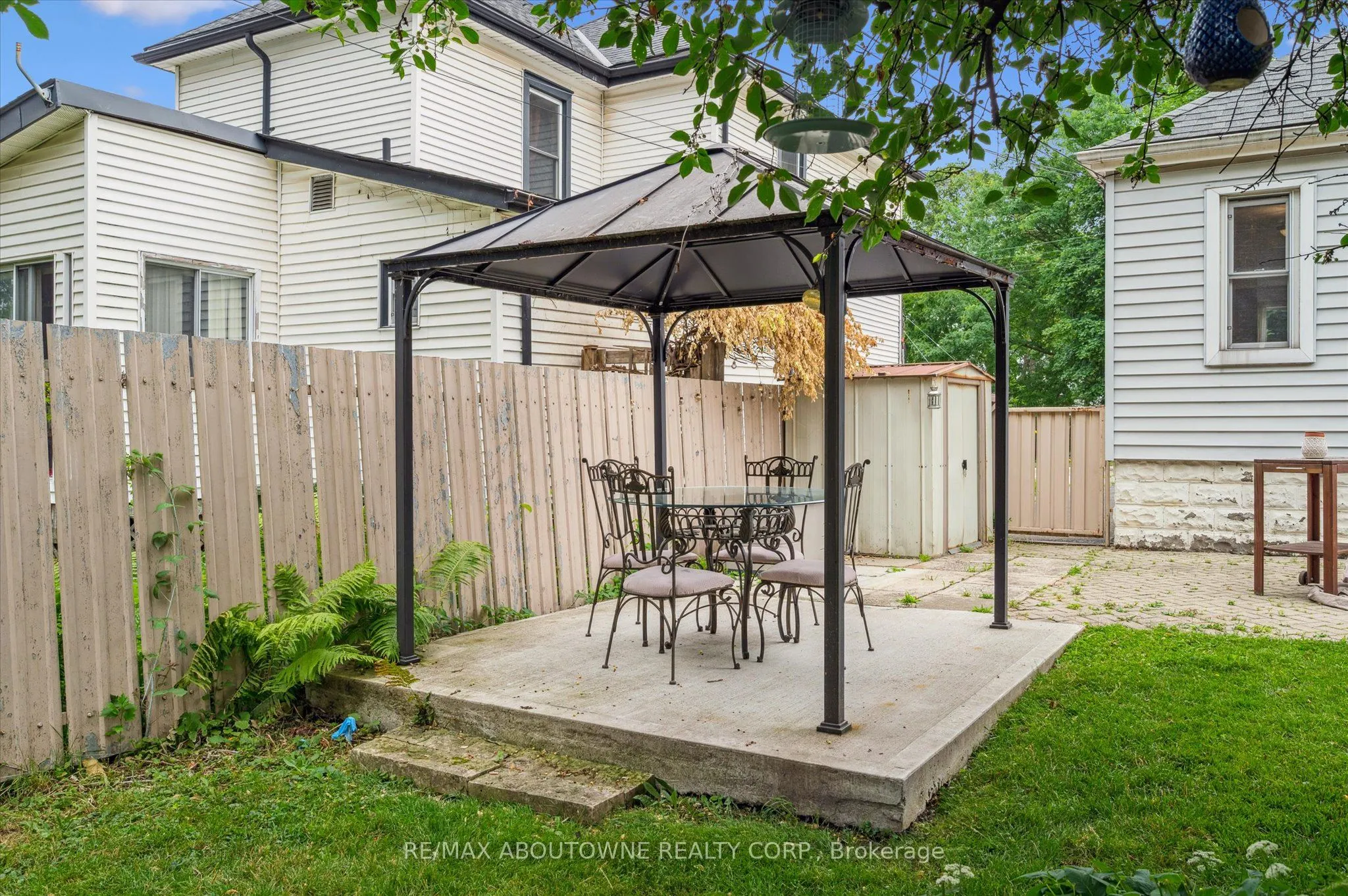 216 Bell Avenue