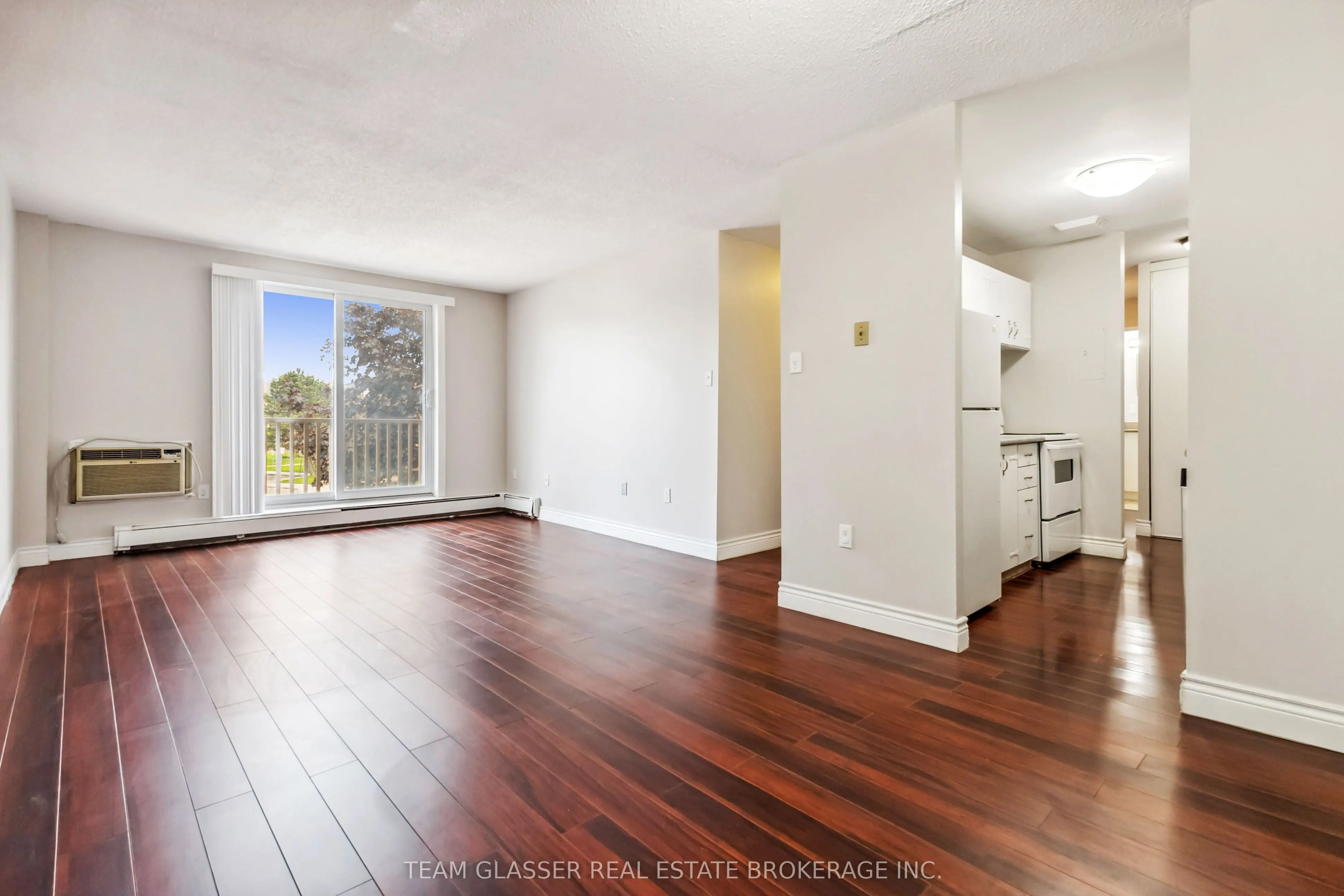 1590 Ernest Avenue, #201