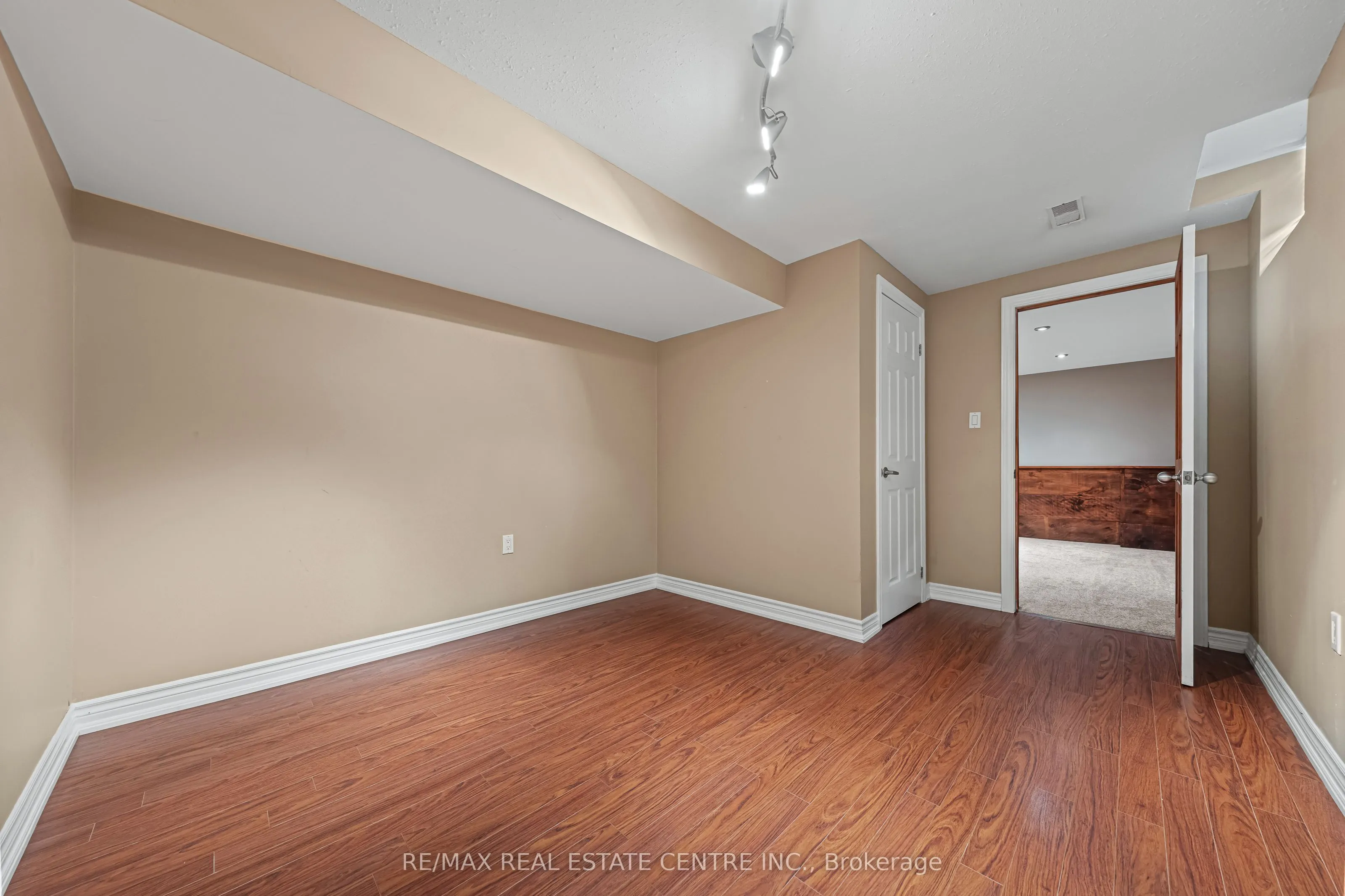 163 GLENVALLEY Drive