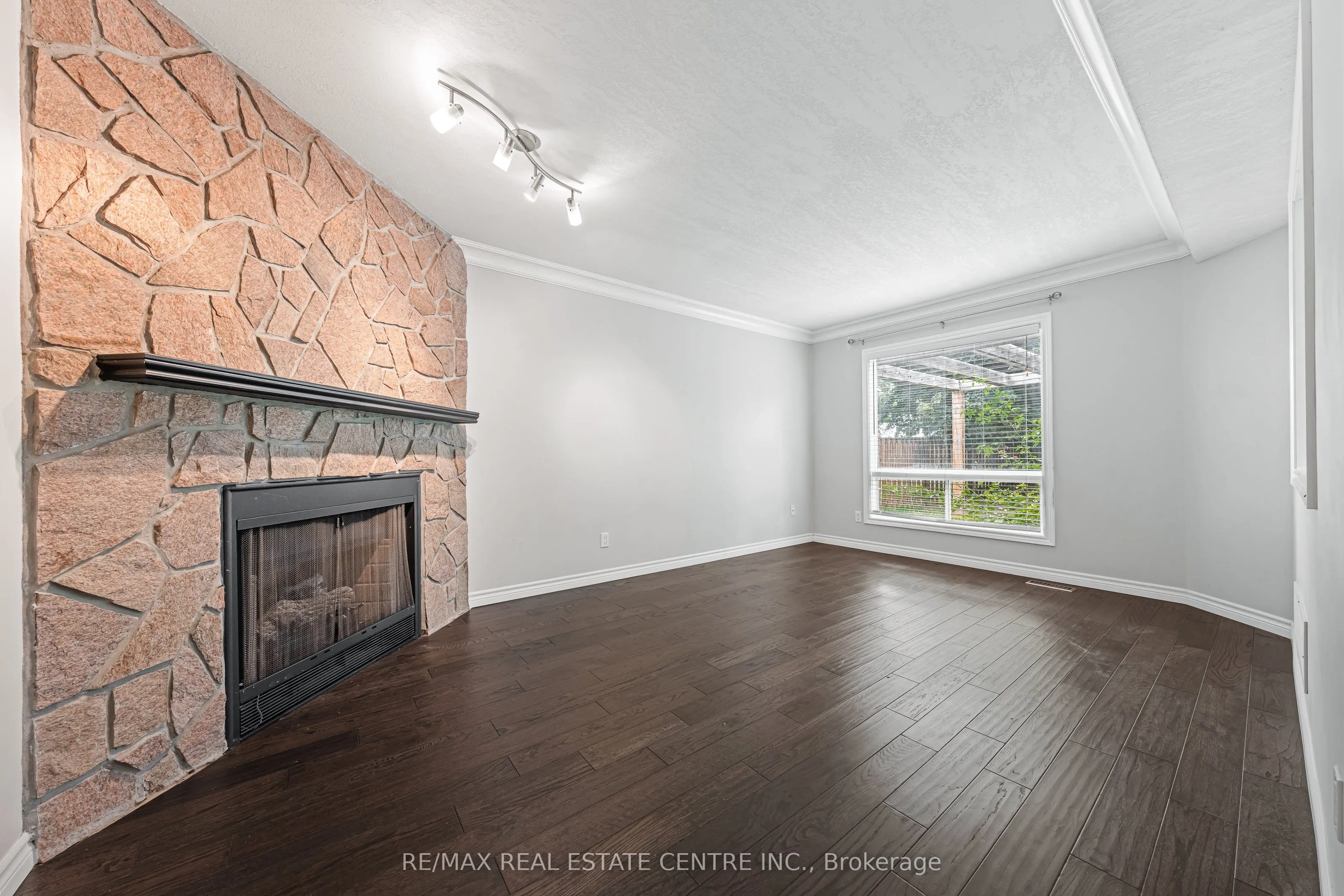 163 GLENVALLEY Drive