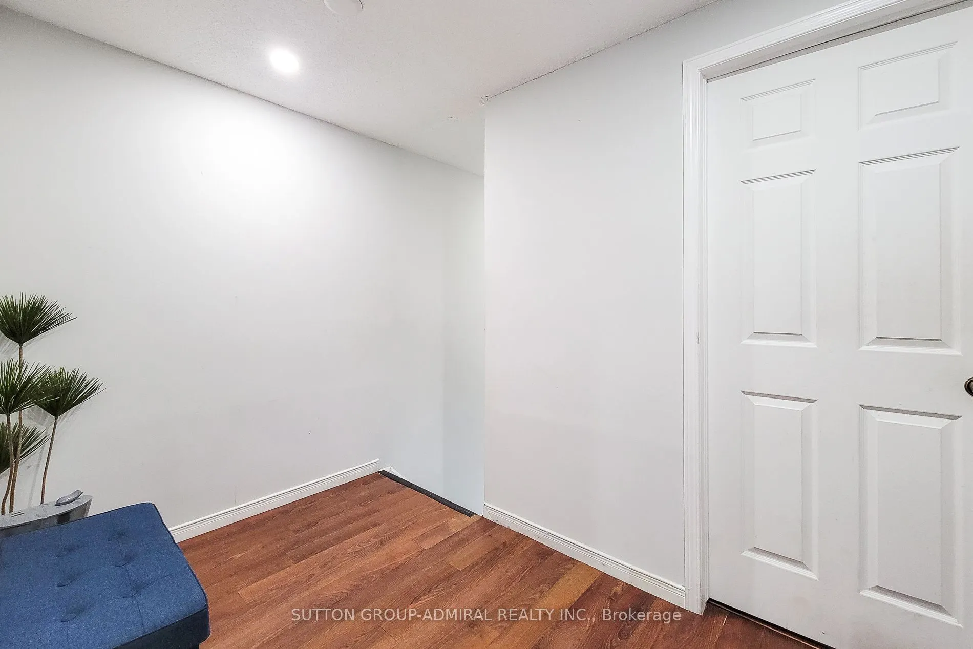 2 Royalwood Court, #52