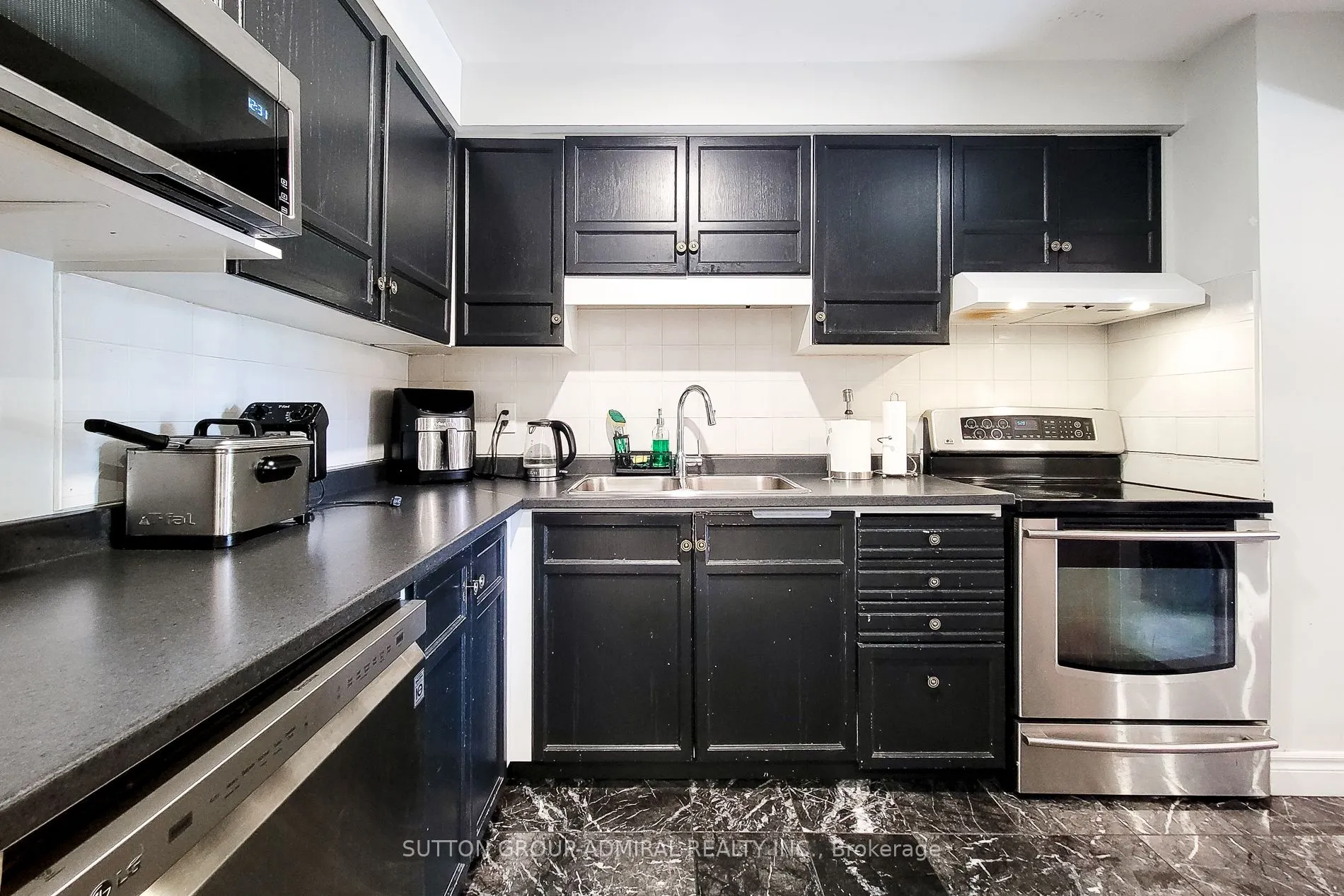 2 Royalwood Court, #52