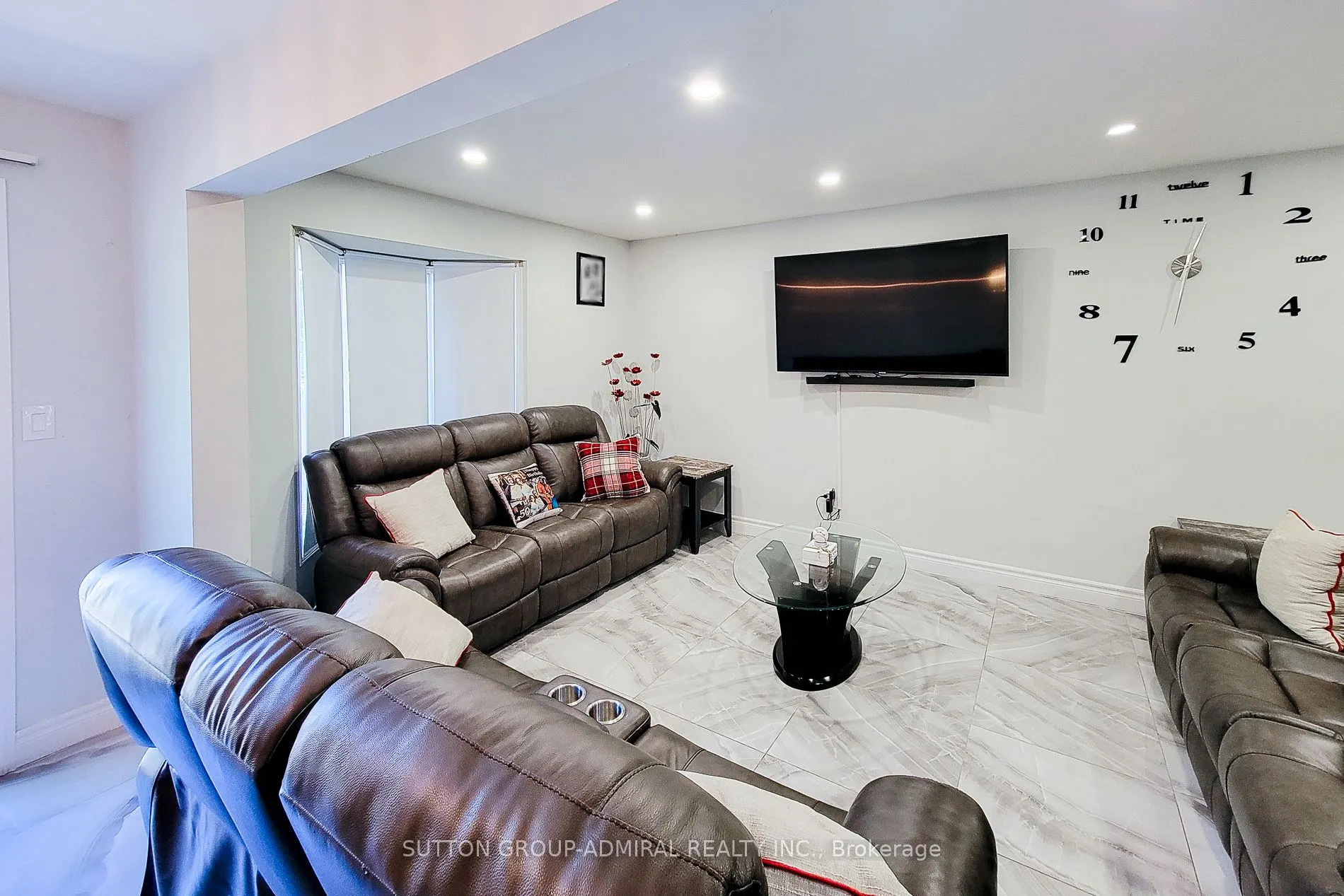 2 Royalwood Court, #52