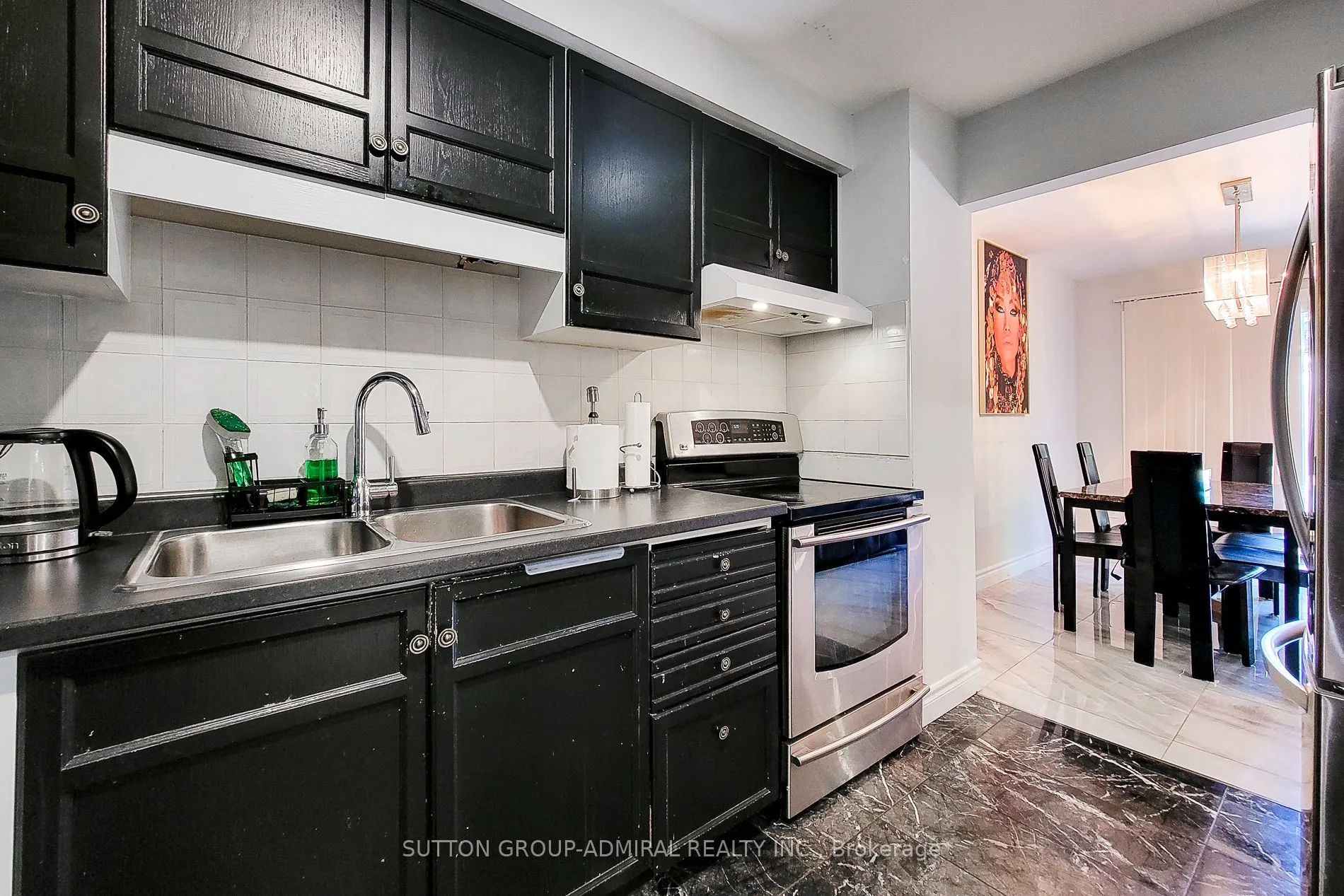 2 Royalwood Court, #52