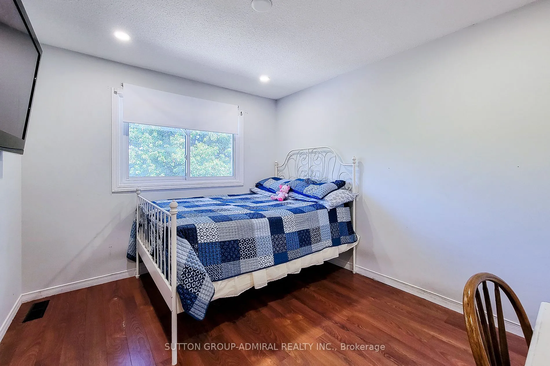 2 Royalwood Court, #52