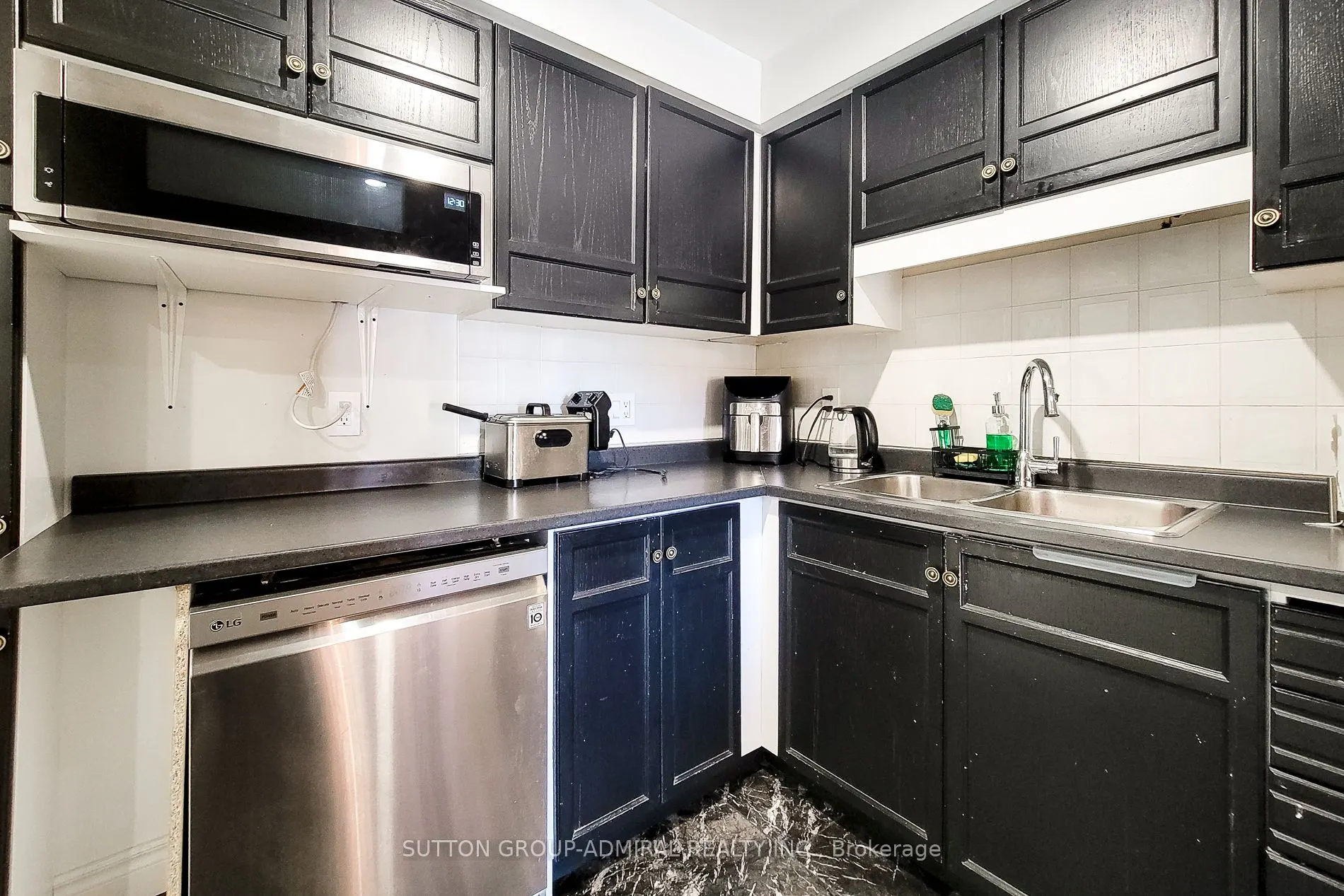 2 Royalwood Court, #52