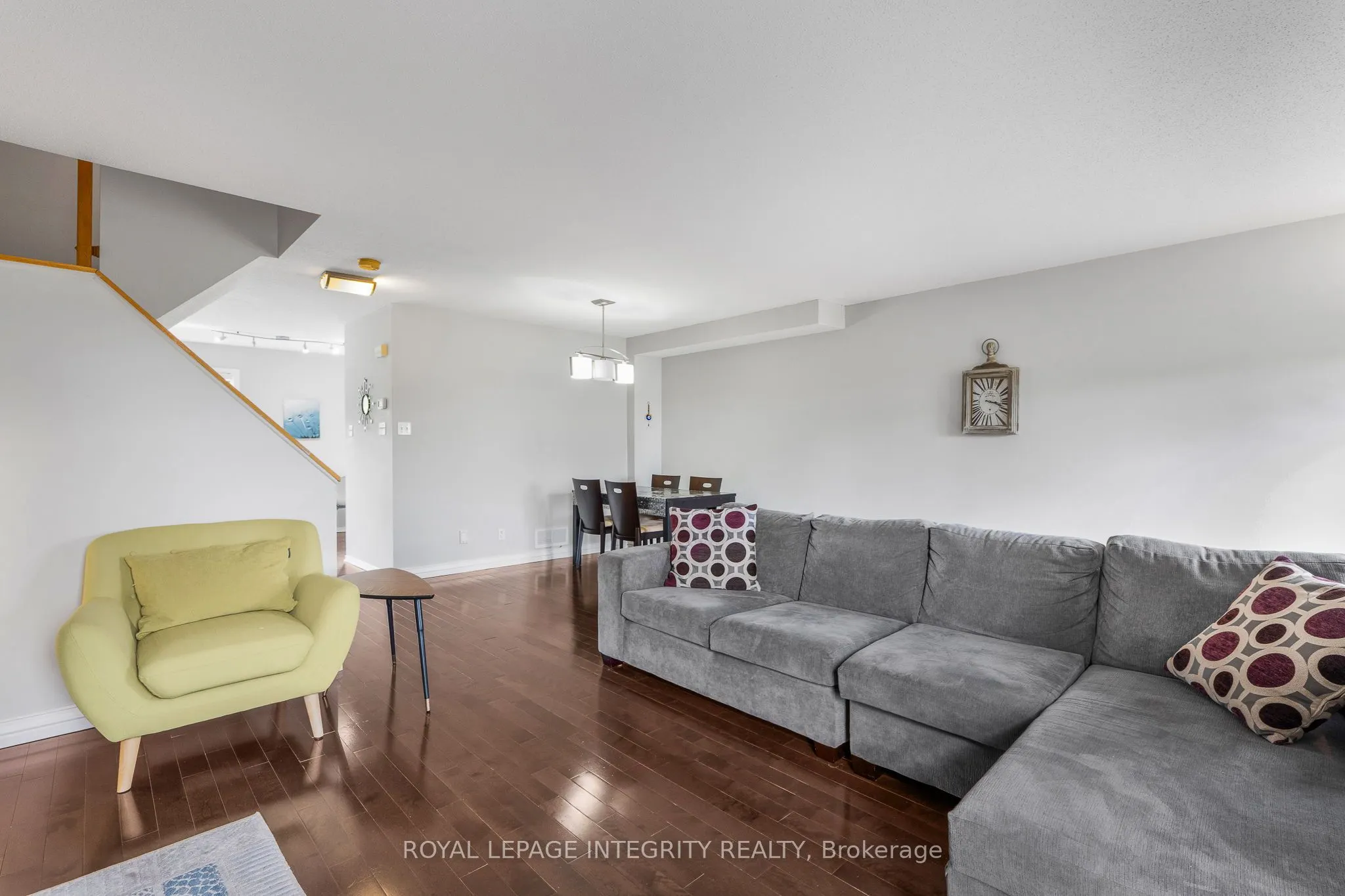 111 Arcola Private