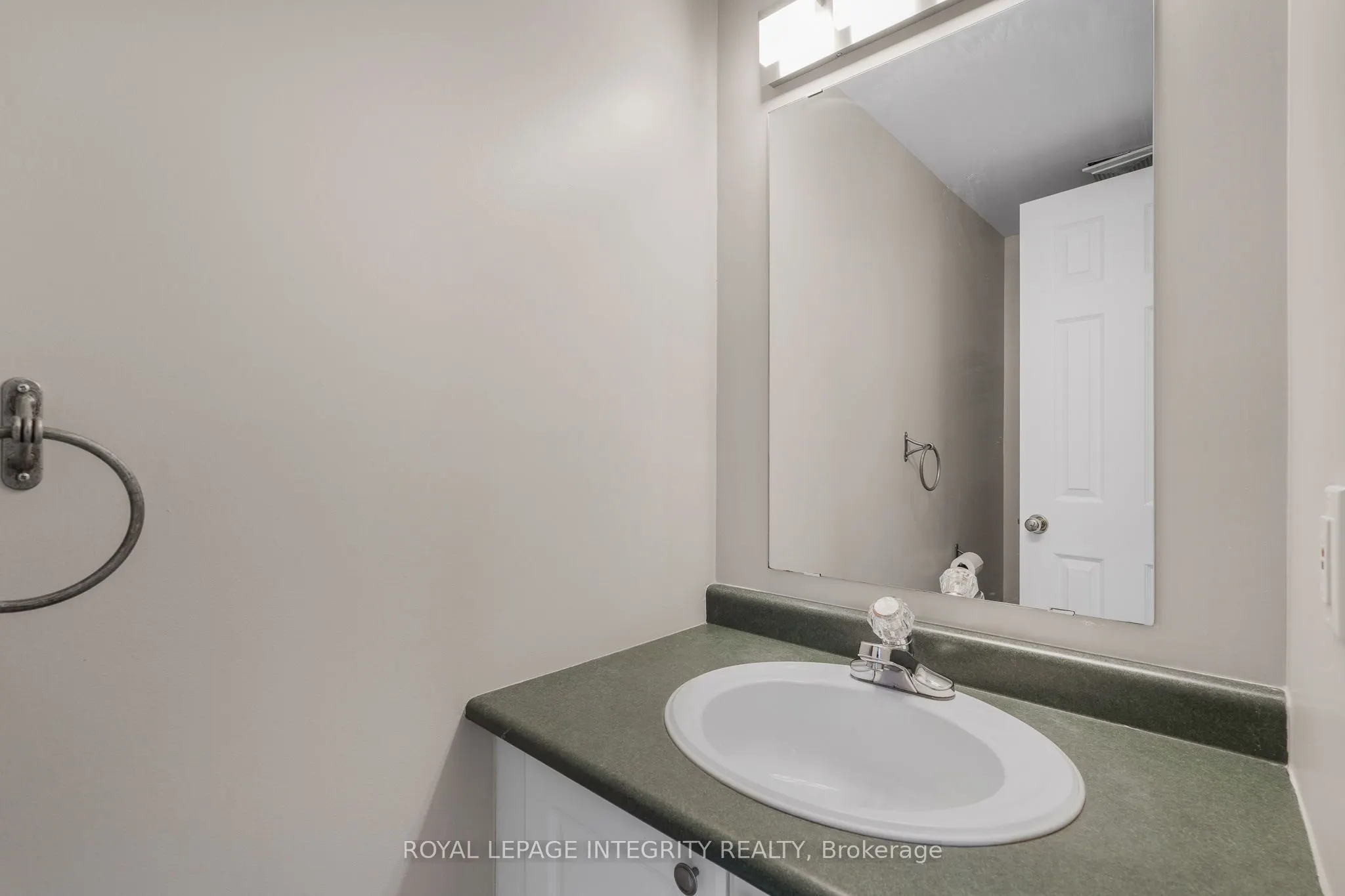 111 Arcola Private