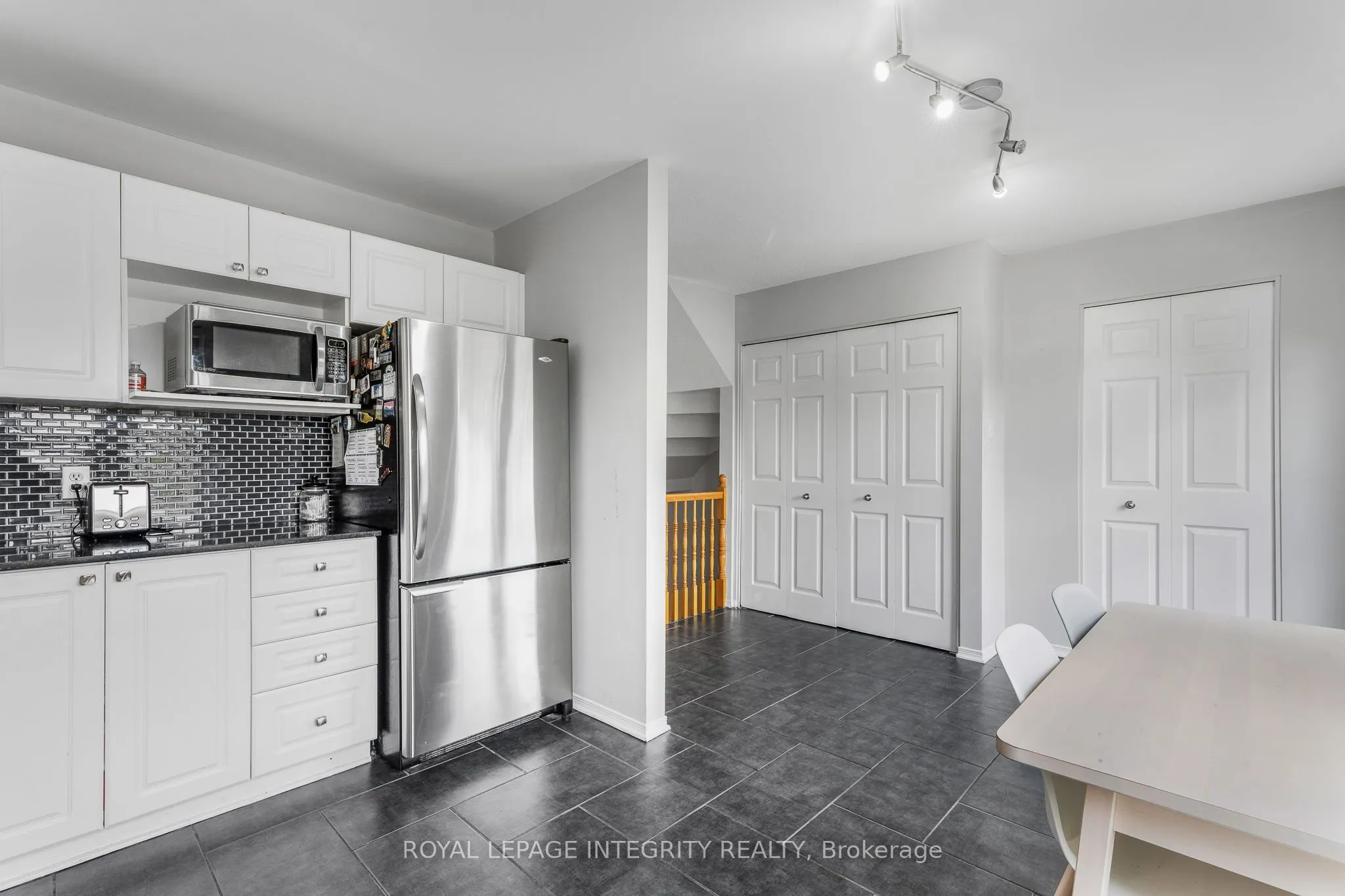 111 Arcola Private