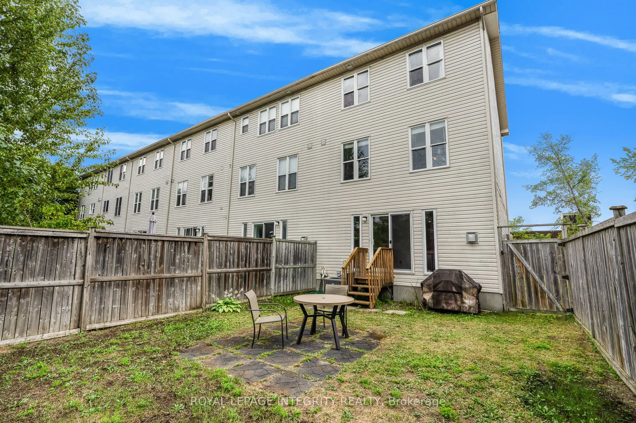 111 Arcola Private