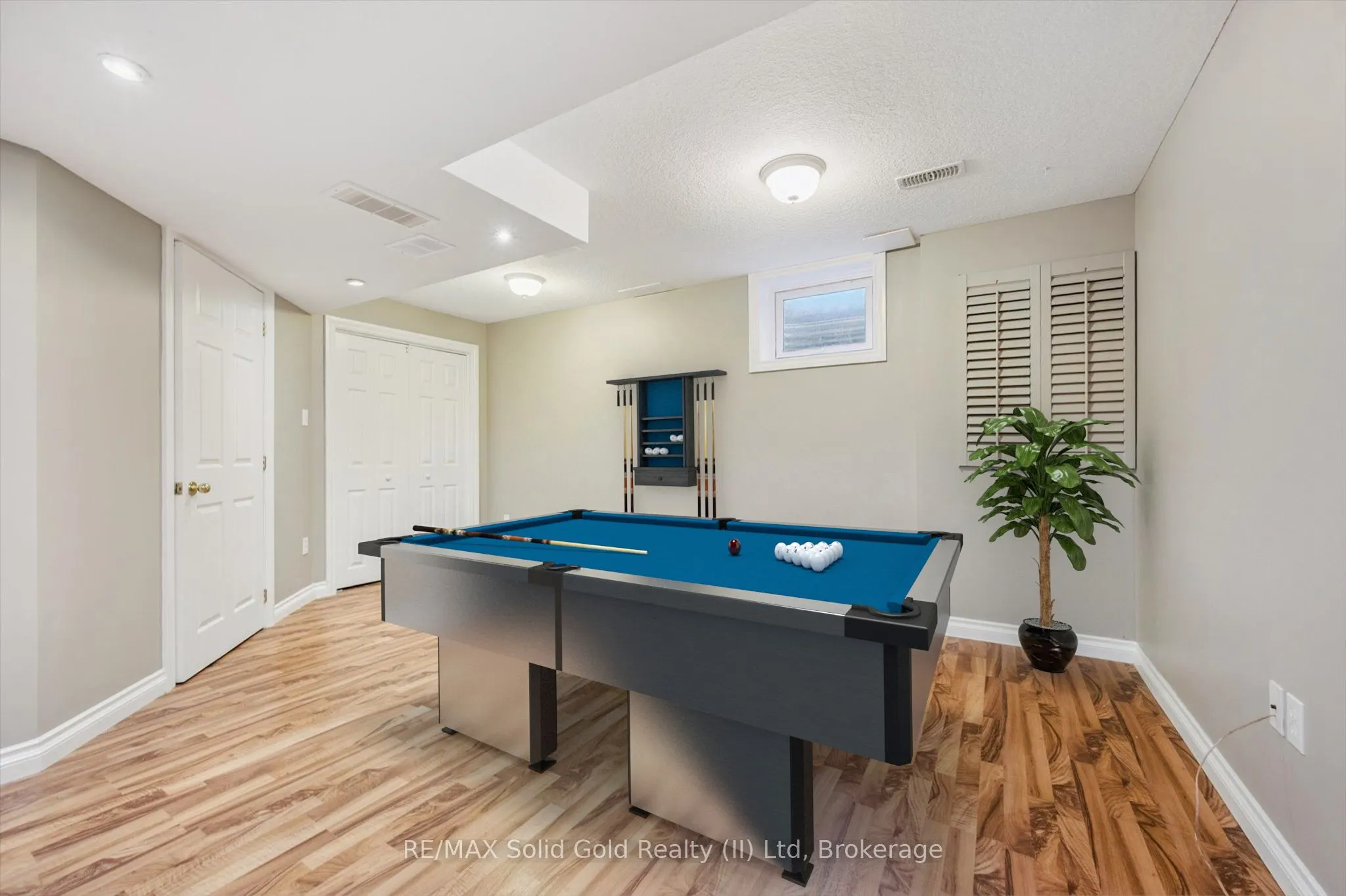 543 Victoria Road N