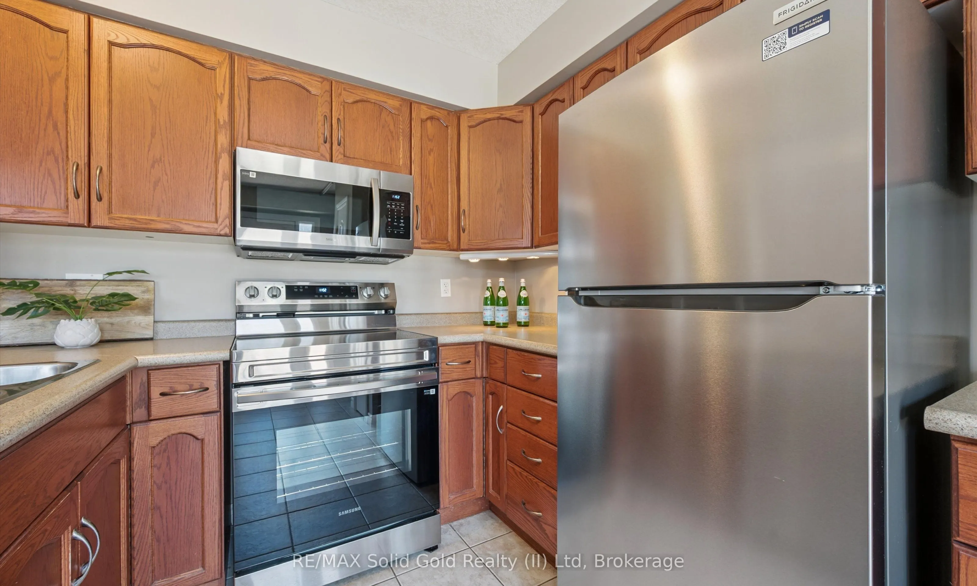 543 Victoria Road N