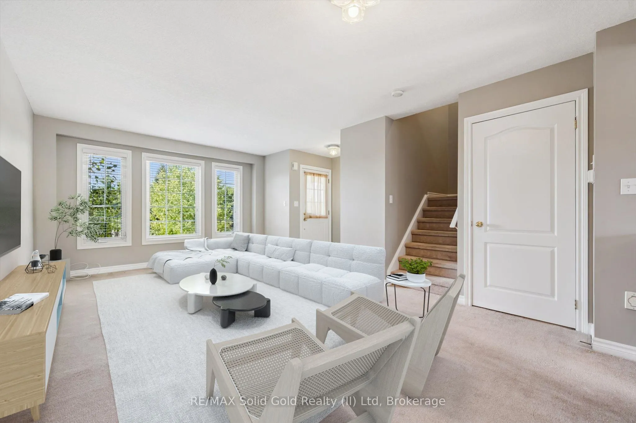 543 Victoria Road N