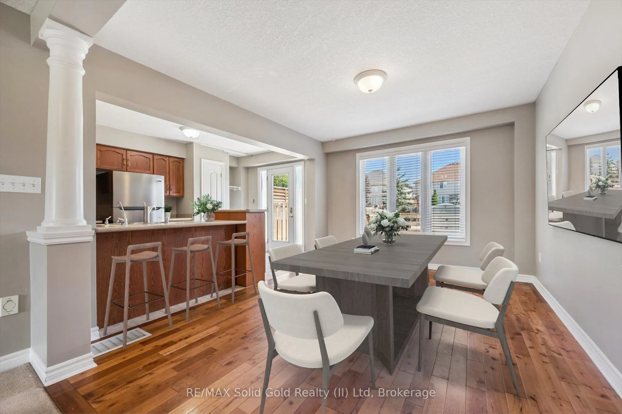 543 Victoria Road N