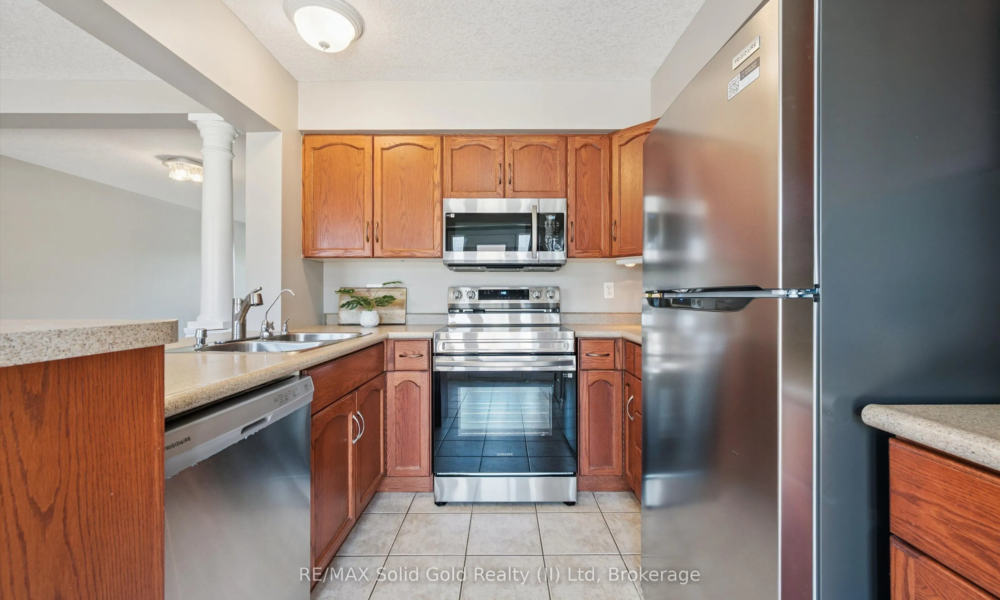 543 Victoria Road N