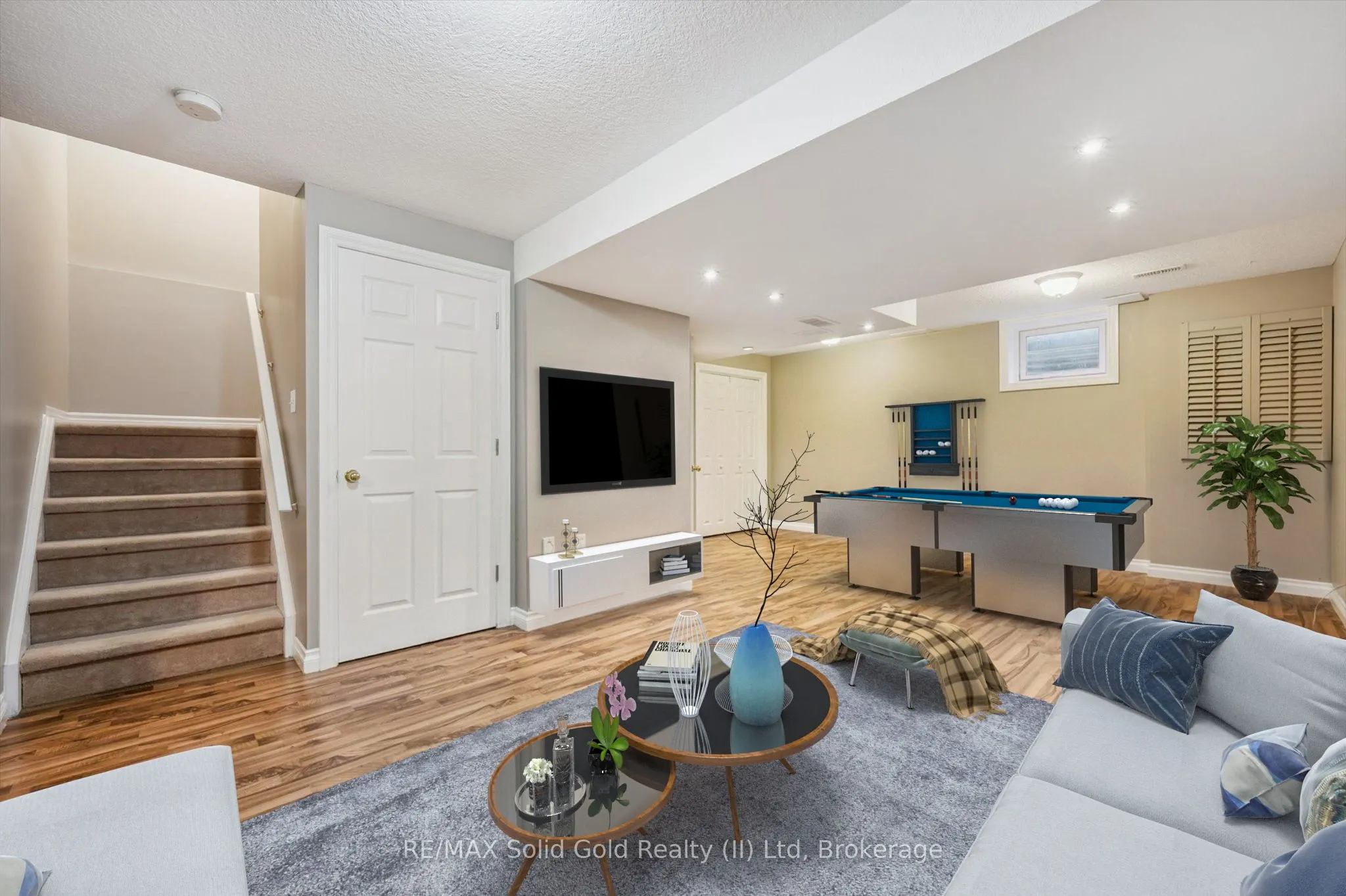 543 Victoria Road N