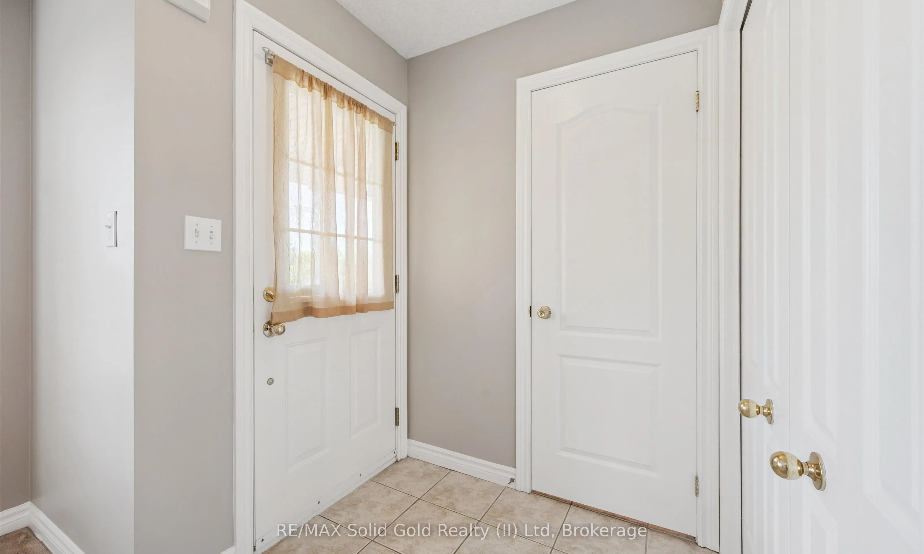 543 Victoria Road N