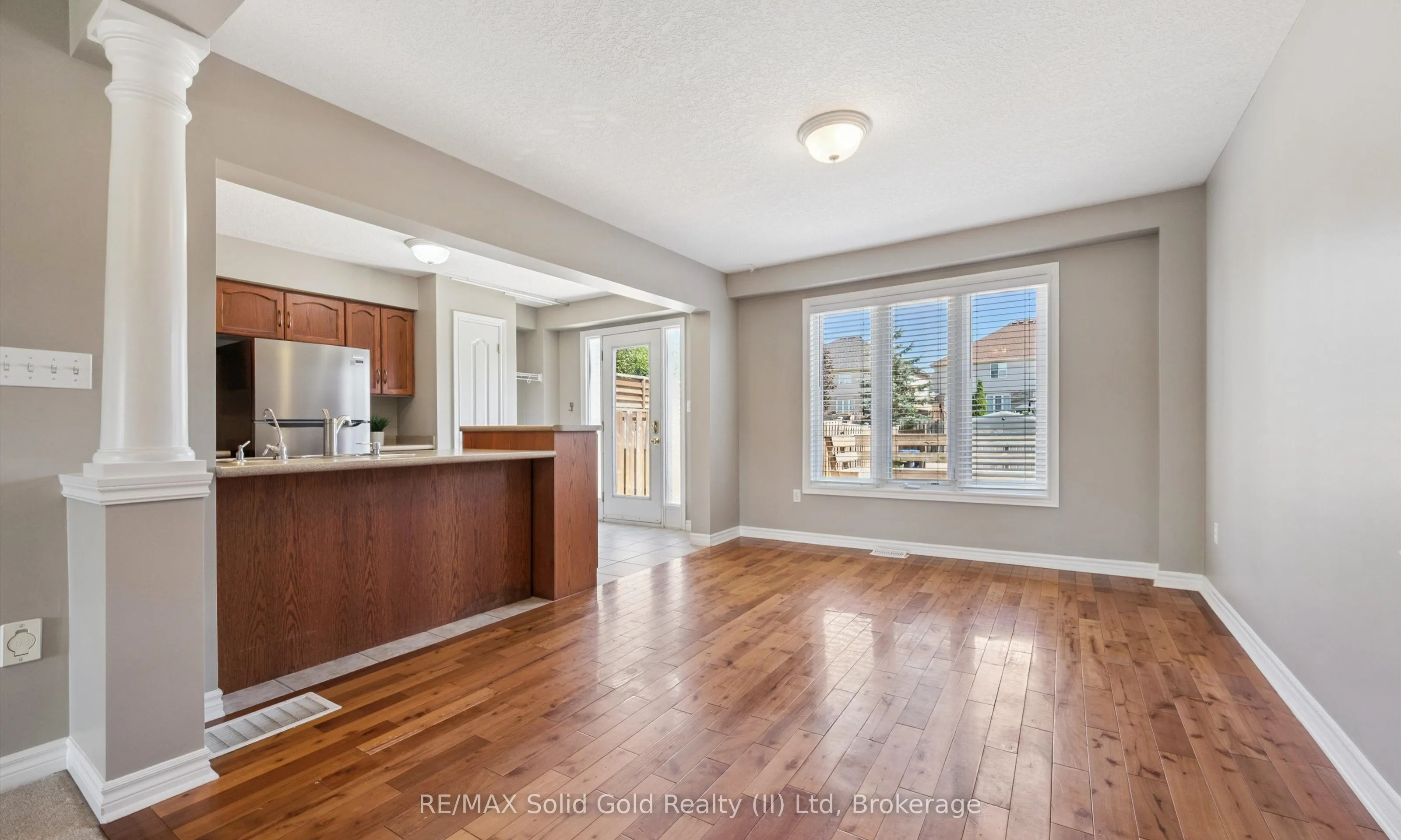 543 Victoria Road N