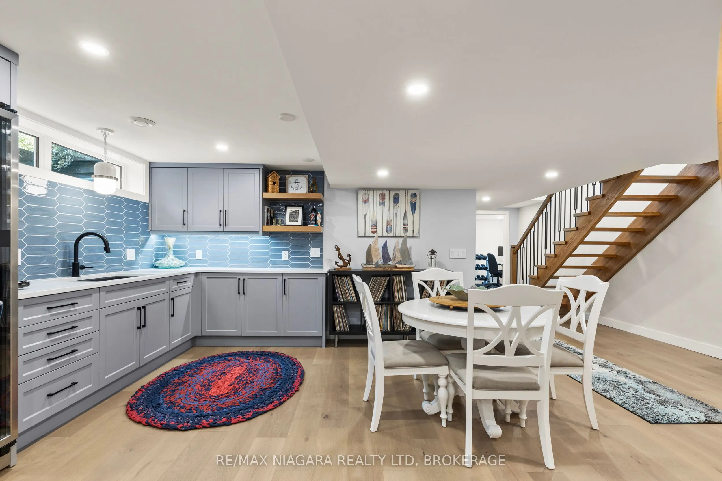 3886 GLENVIEW Drive