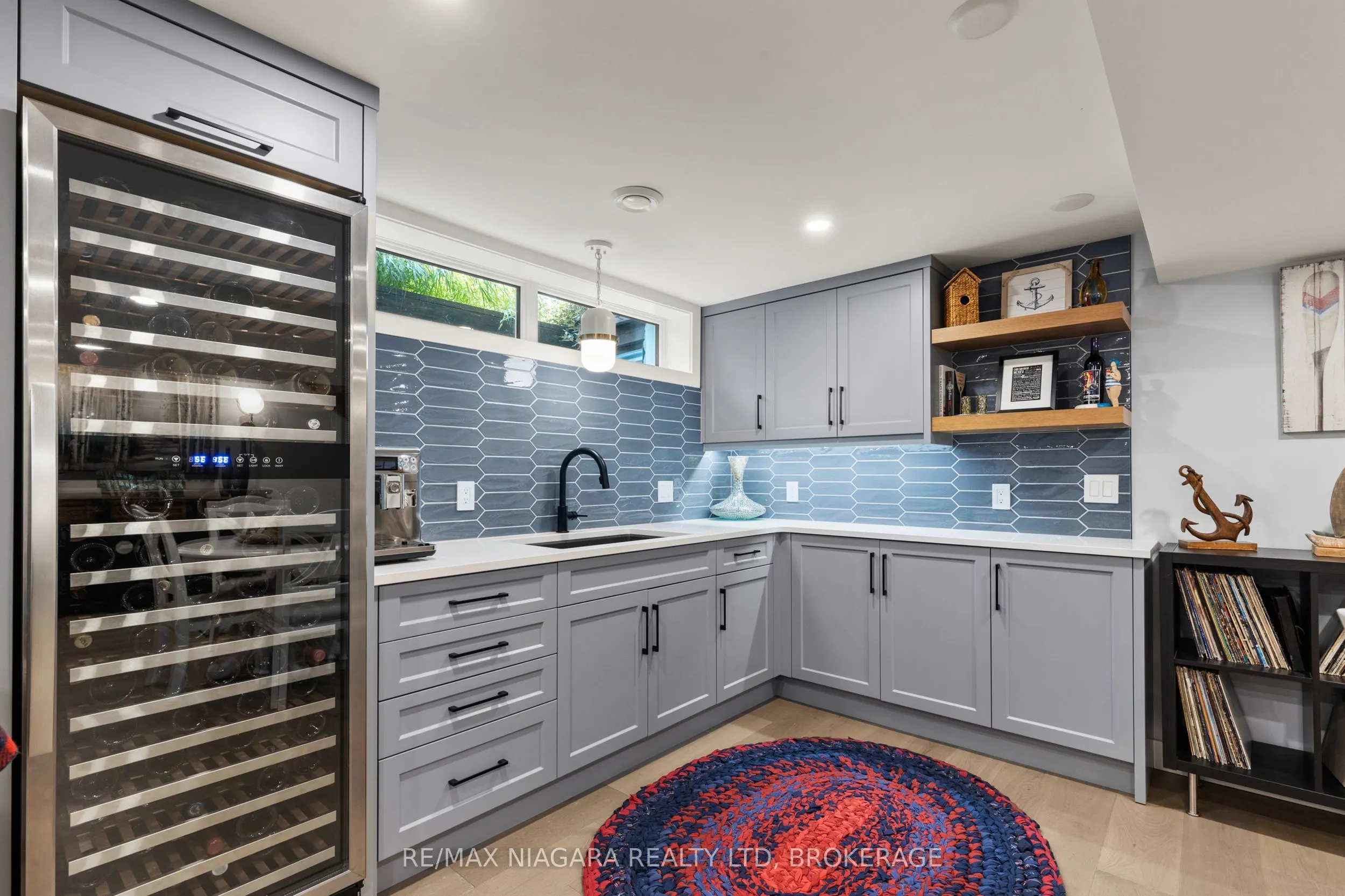 3886 GLENVIEW Drive