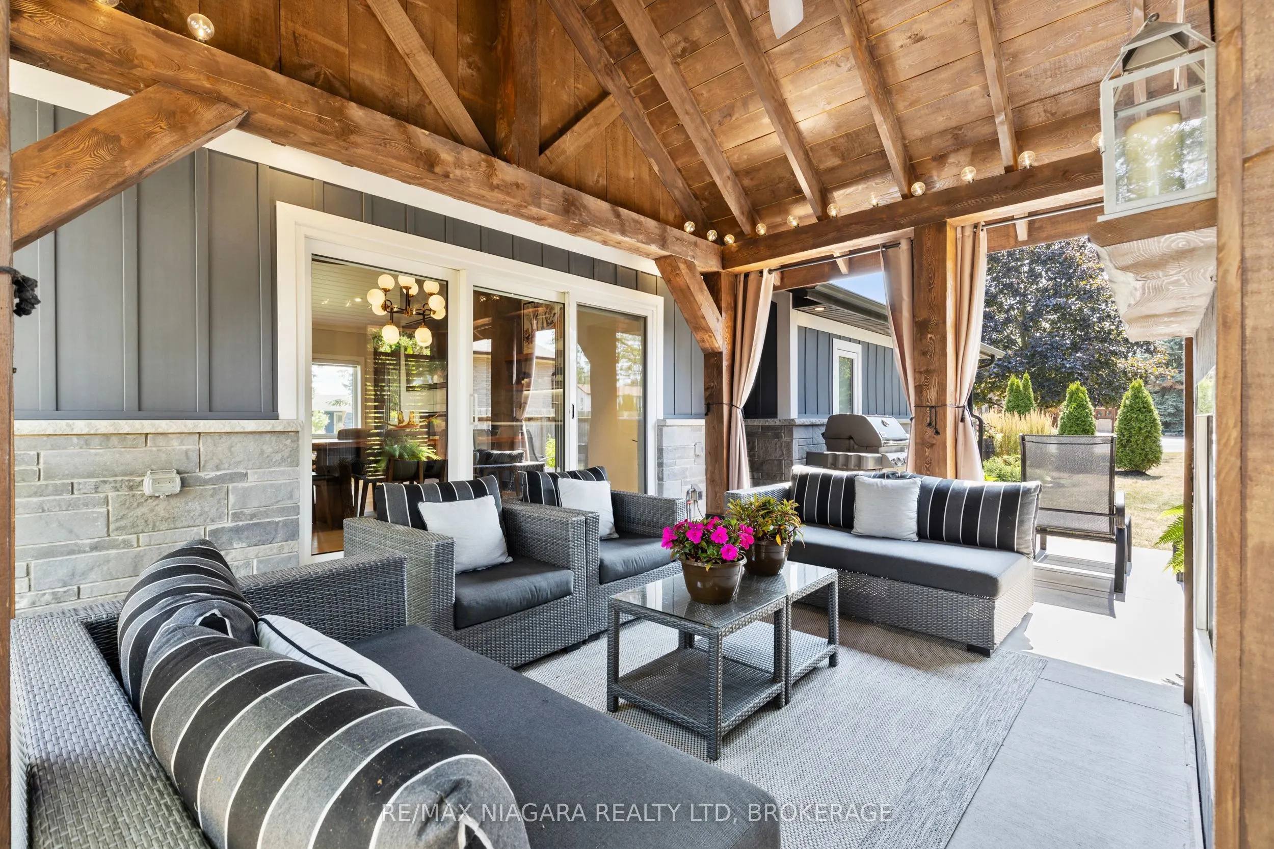 3886 GLENVIEW Drive