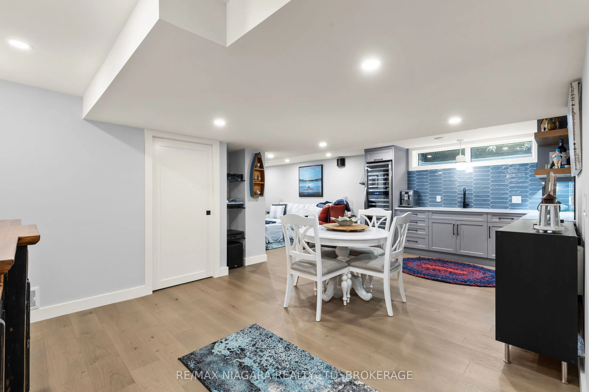 3886 GLENVIEW Drive