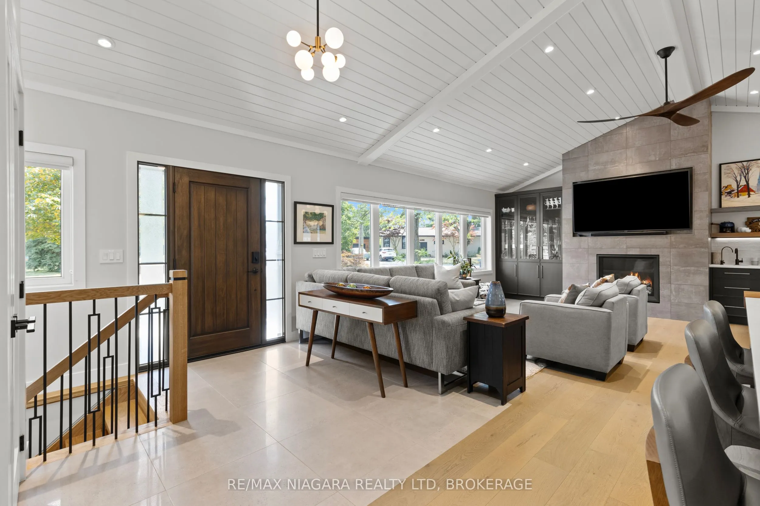 3886 GLENVIEW Drive