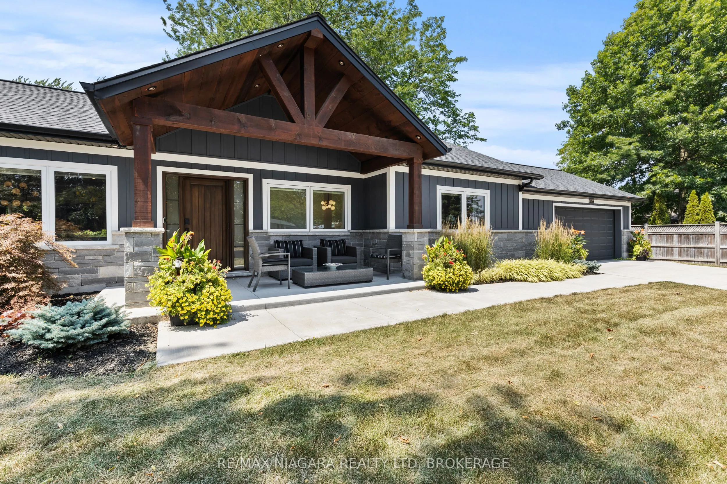 3886 GLENVIEW Drive