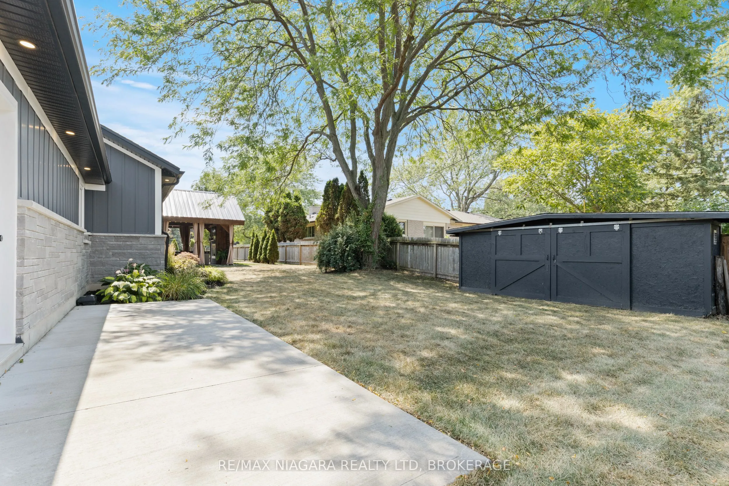 3886 GLENVIEW Drive