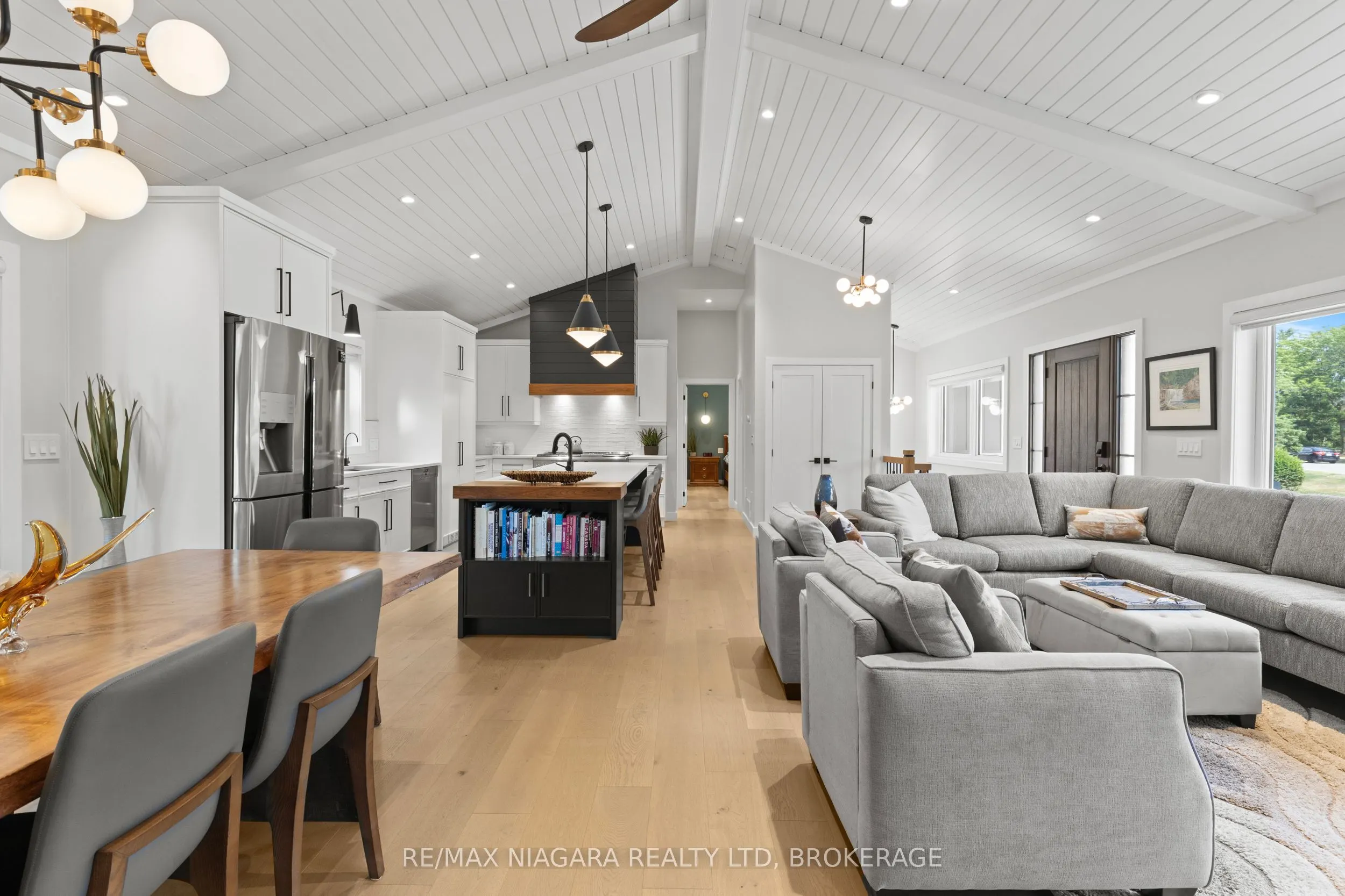 3886 GLENVIEW Drive